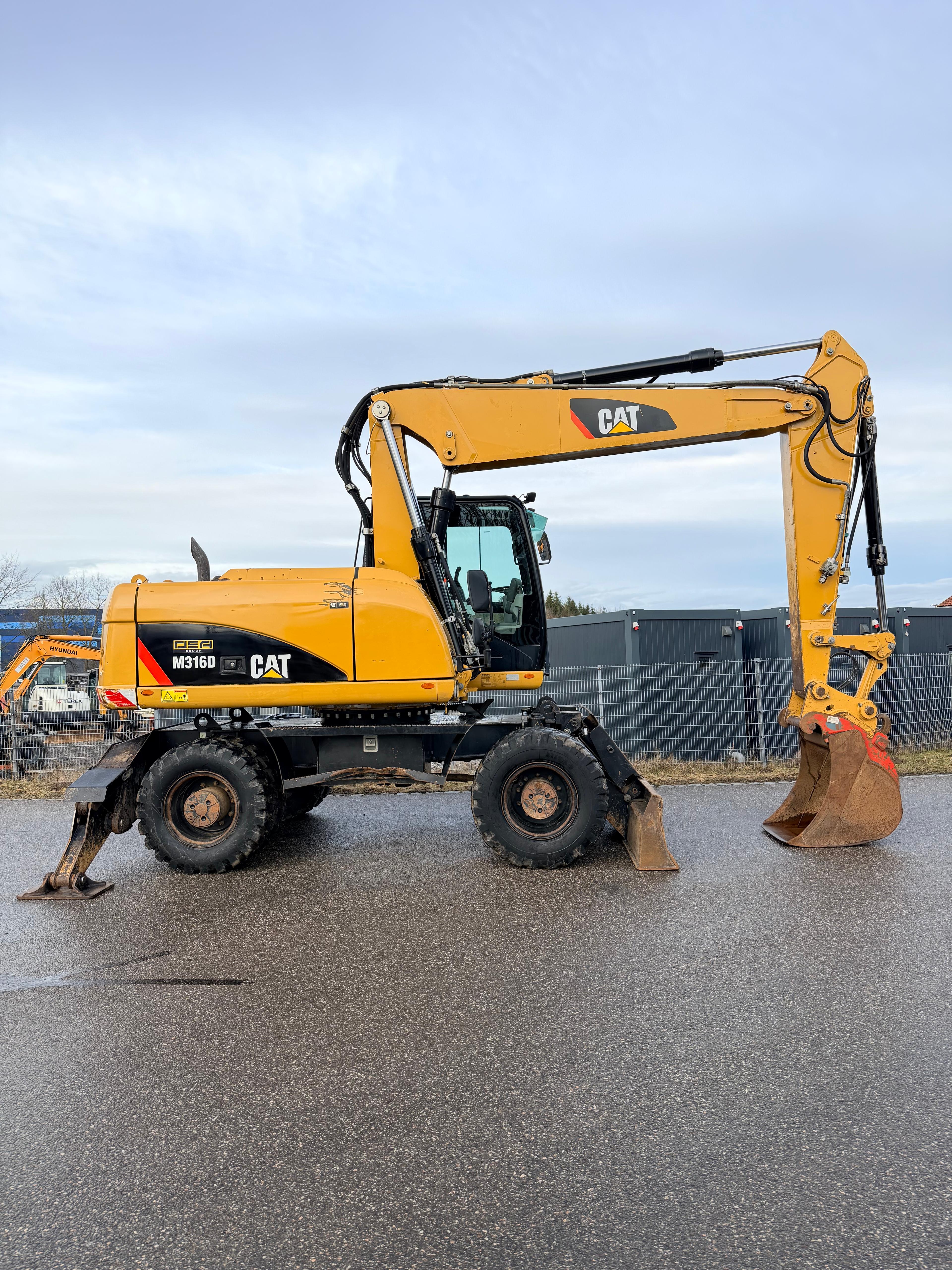 Gebraucht CAT M316D inkl. Schild und Pratzen**Tieflöffel**