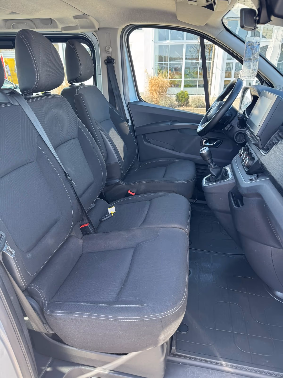 Used Nissan NV 300 9-Sitzer zu vermieten