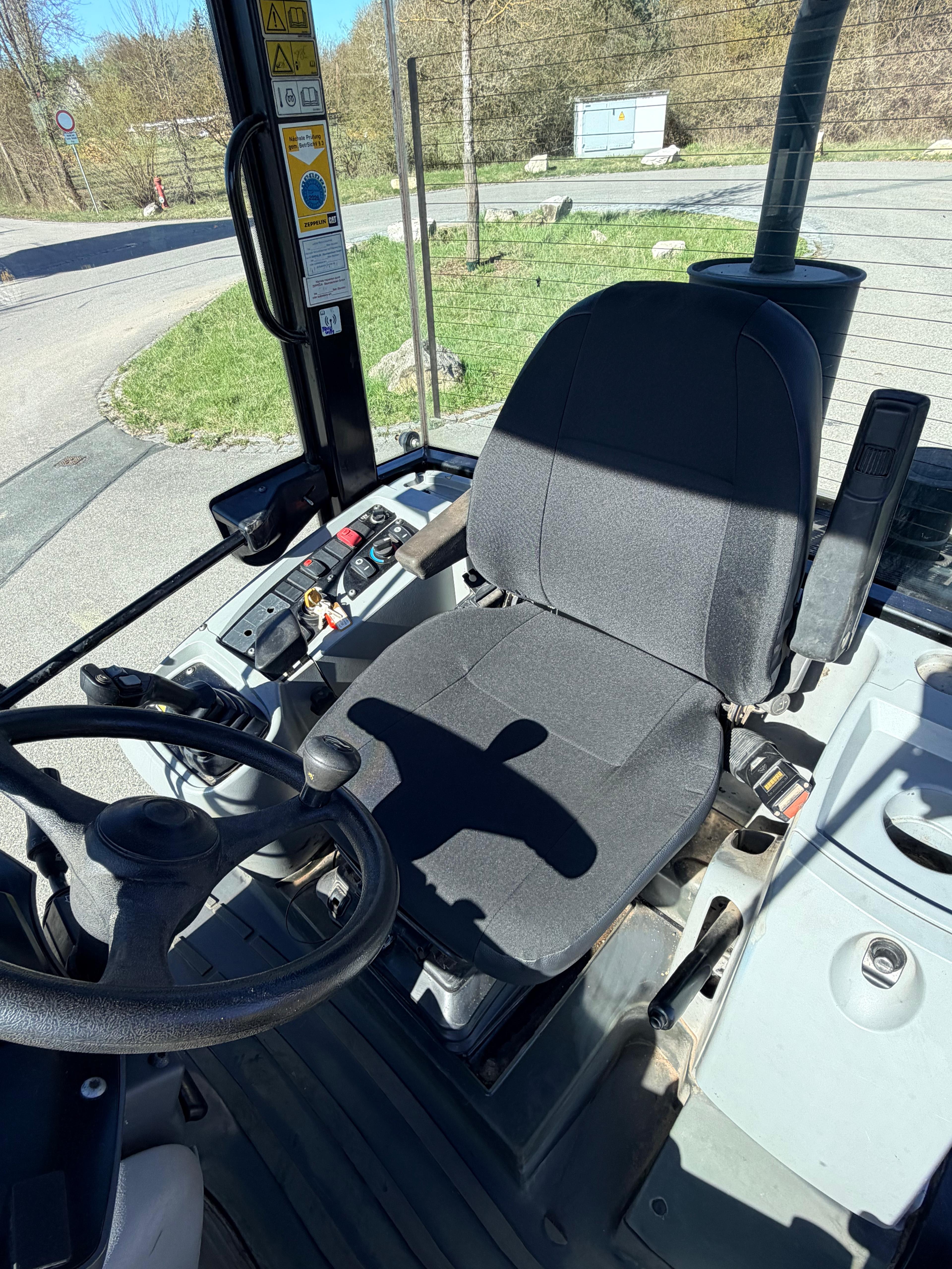 Gebraucht CAT 908H2 inkl.Klappschaufel und Palettengabel