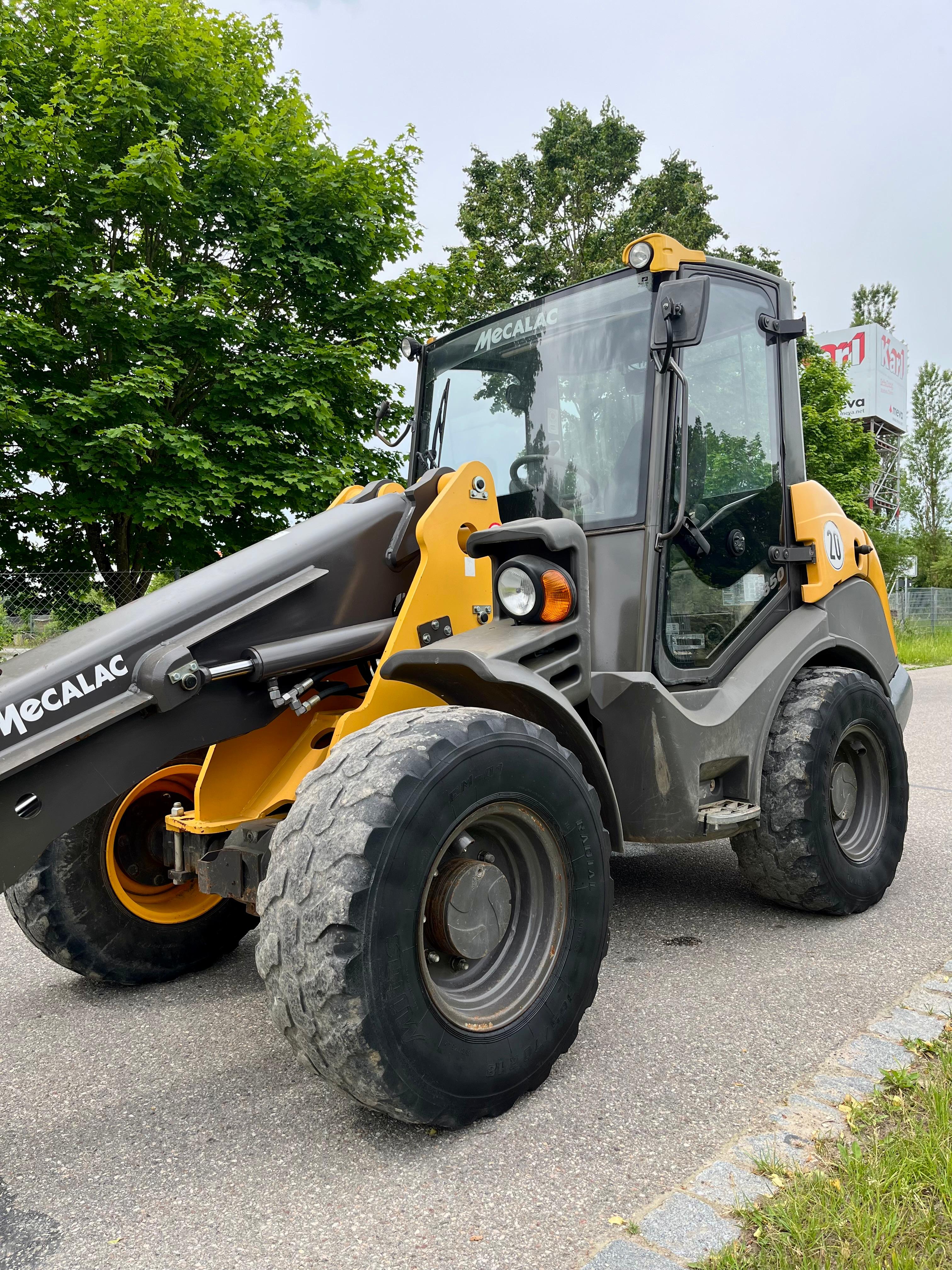 Gebraucht Mecalac AX850**Zylinderkopfdichtungschaden**