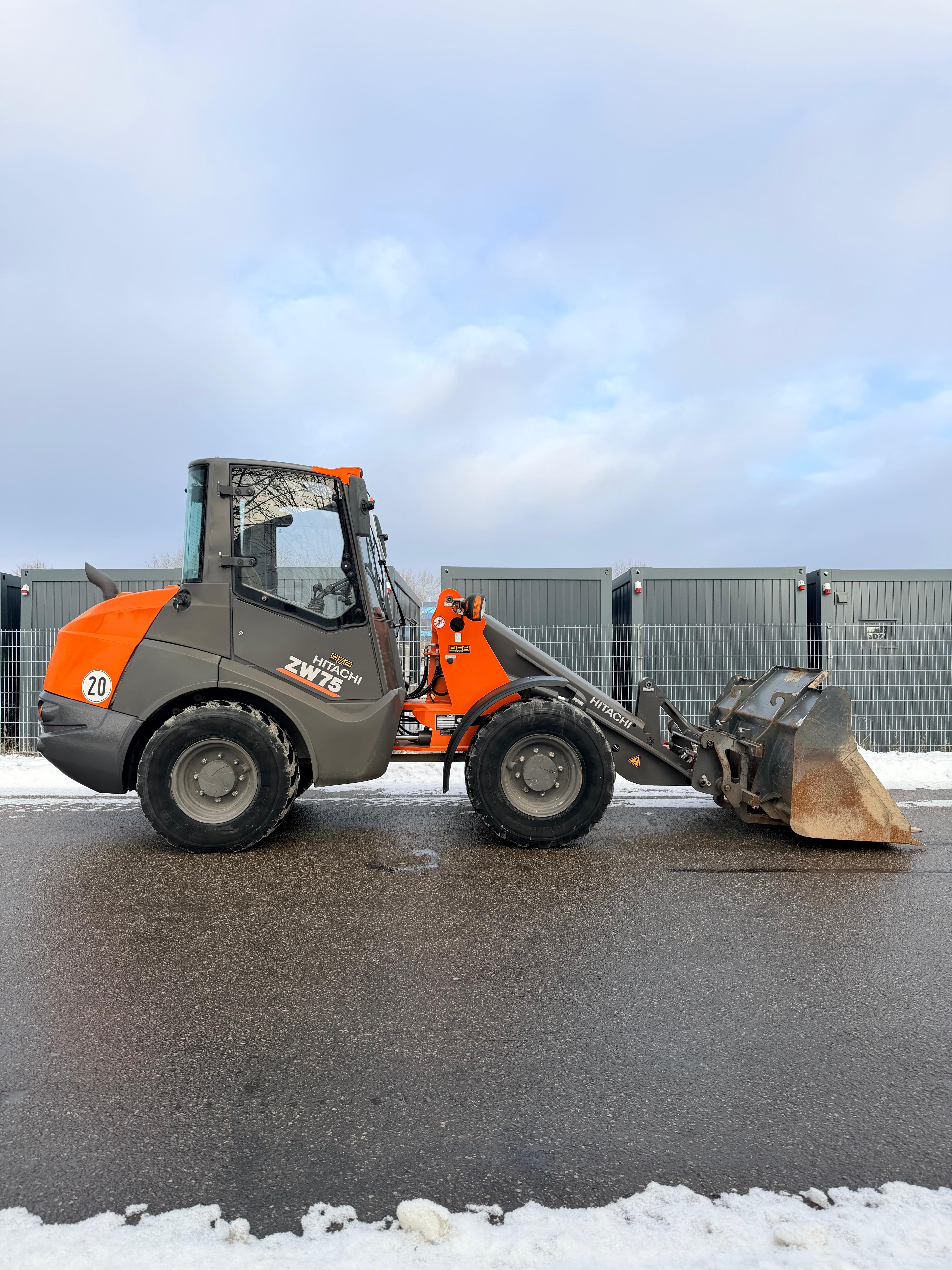 Gebraucht Hitachi ZW75 **TOP Zustand!**