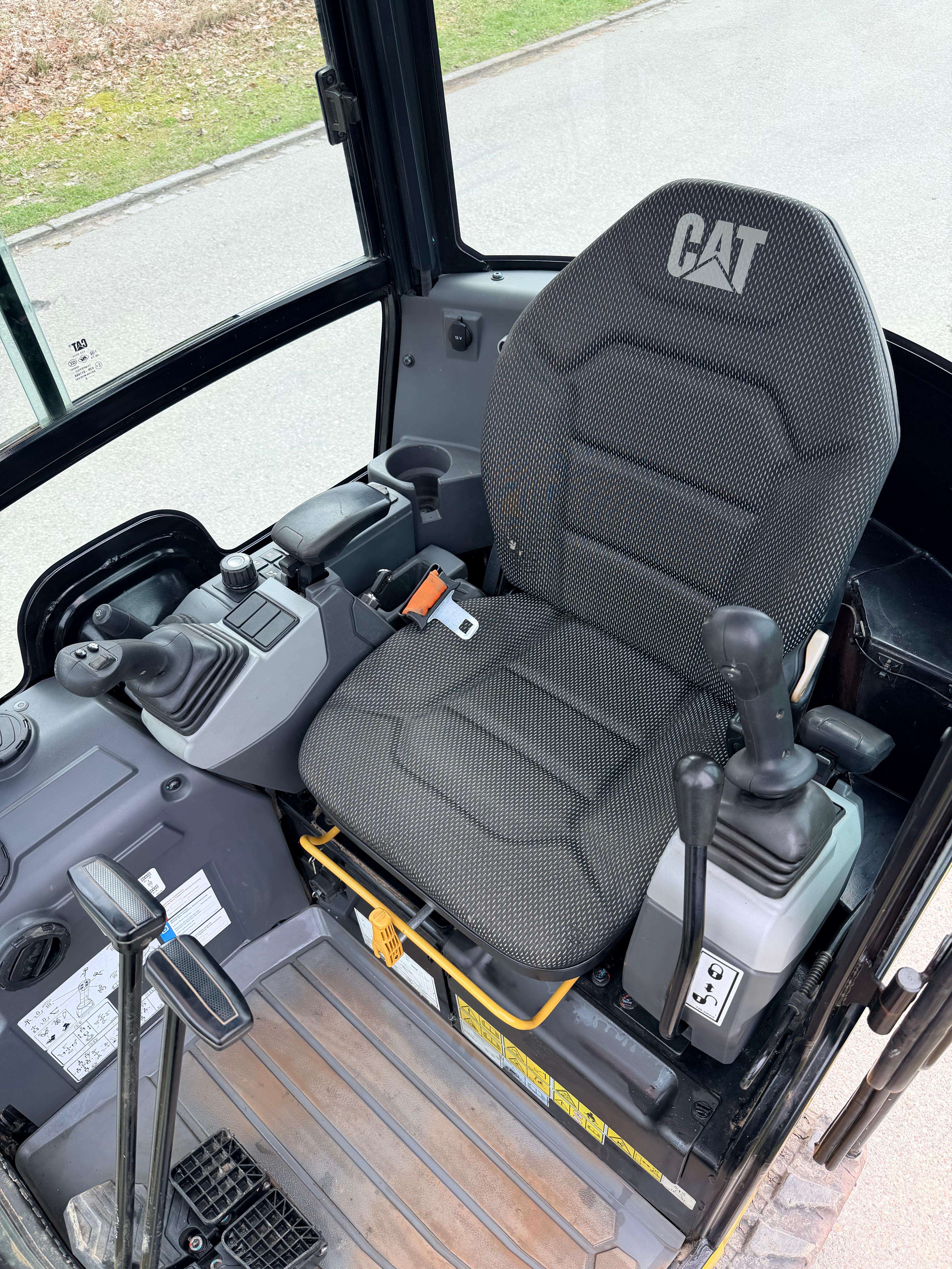 Gebraucht CAT 301.6**2.343 h**inkl. Humusschaufel