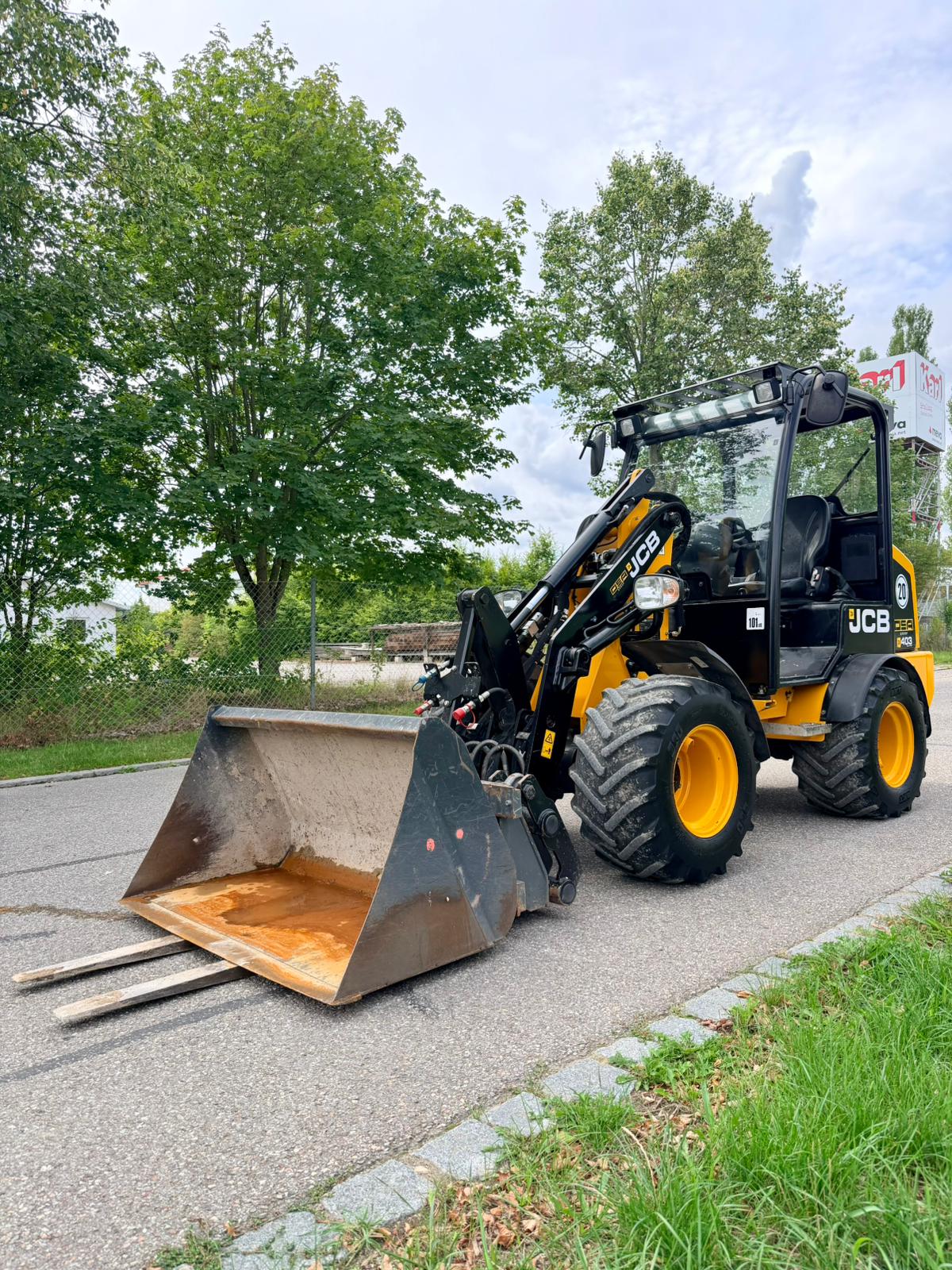 Gebraucht JCB 403**611 h**Schaufel und Palattengabel