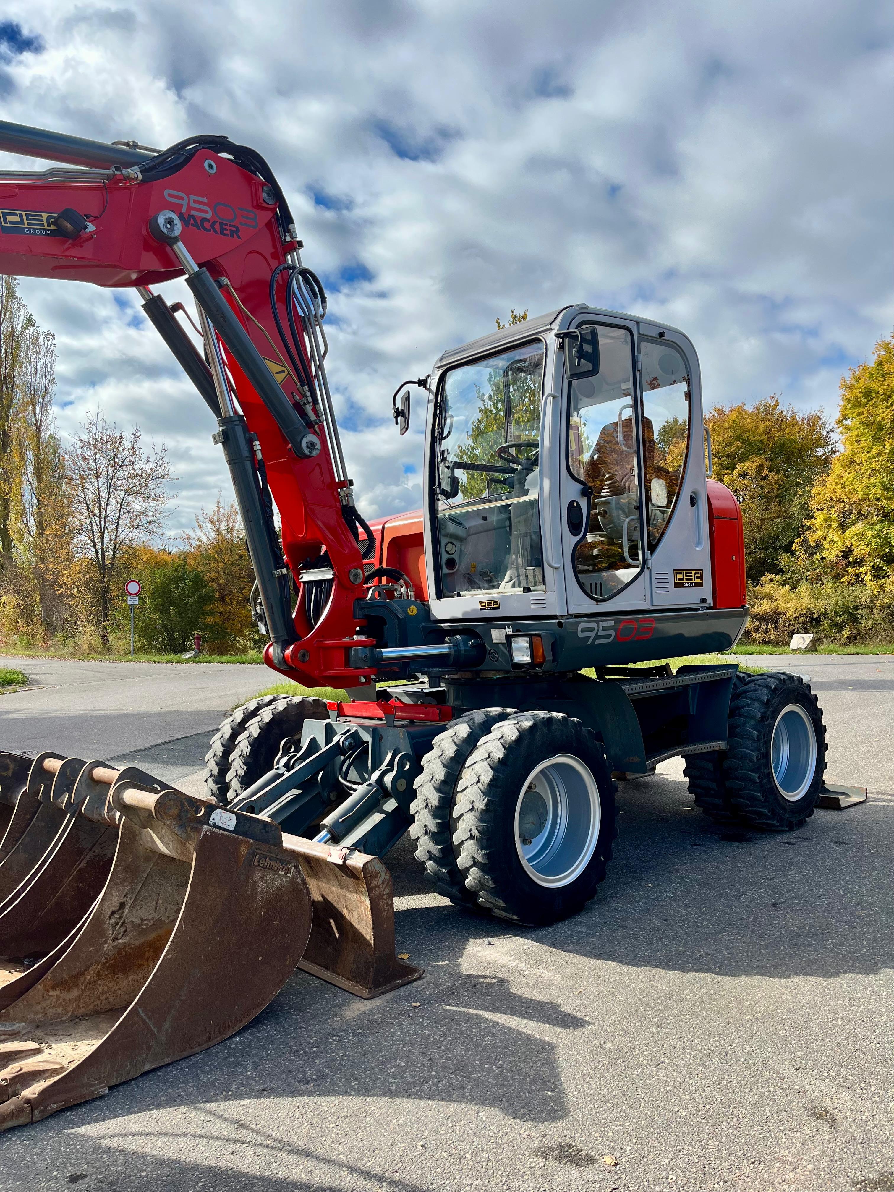 Gebraucht Neuson 9503**Schild und Pratzen**SW, Sortiergreifer, HS, 4x TL**