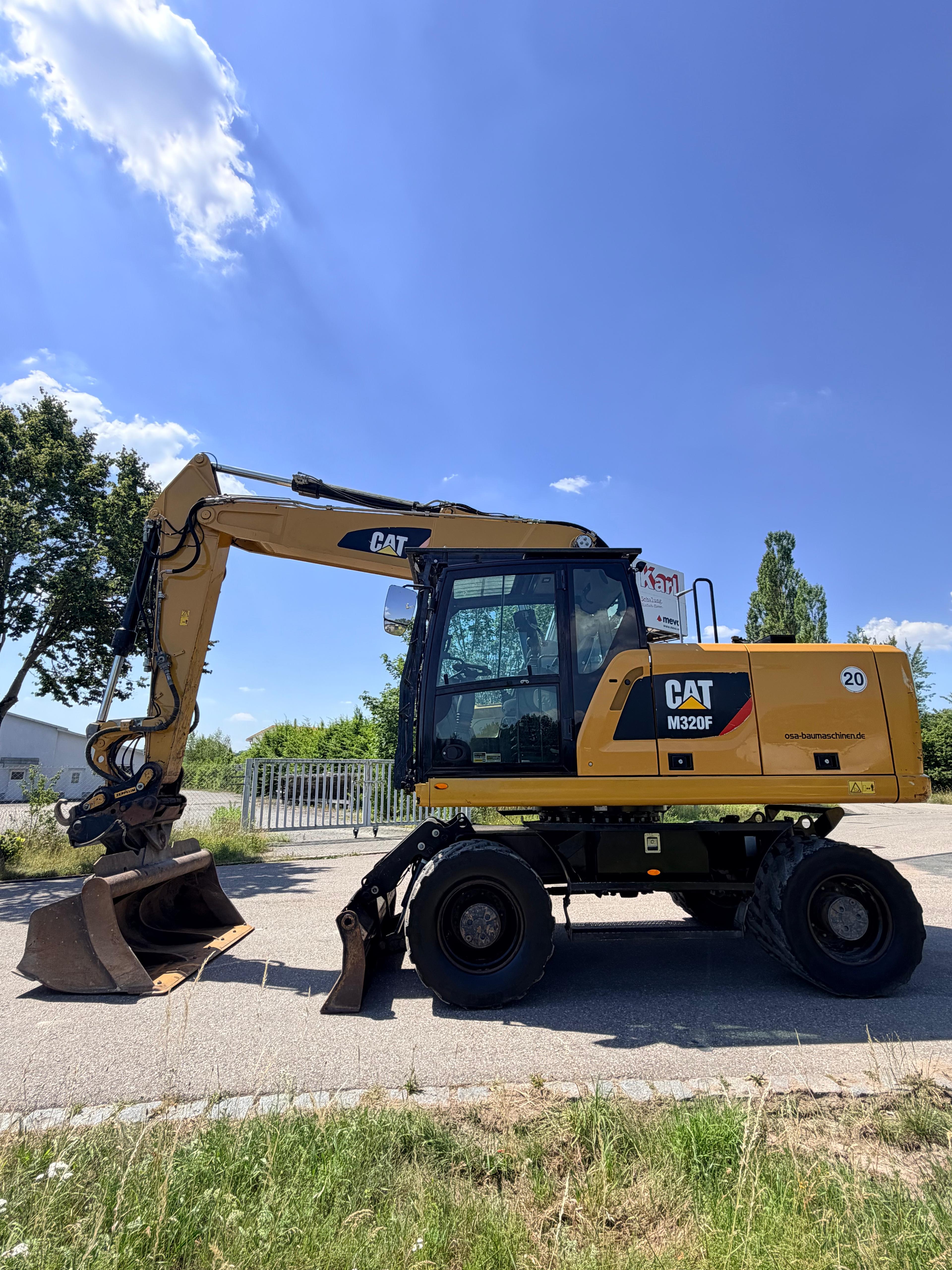 Gebraucht CAT M320F inkl. Grabenräumlöffel