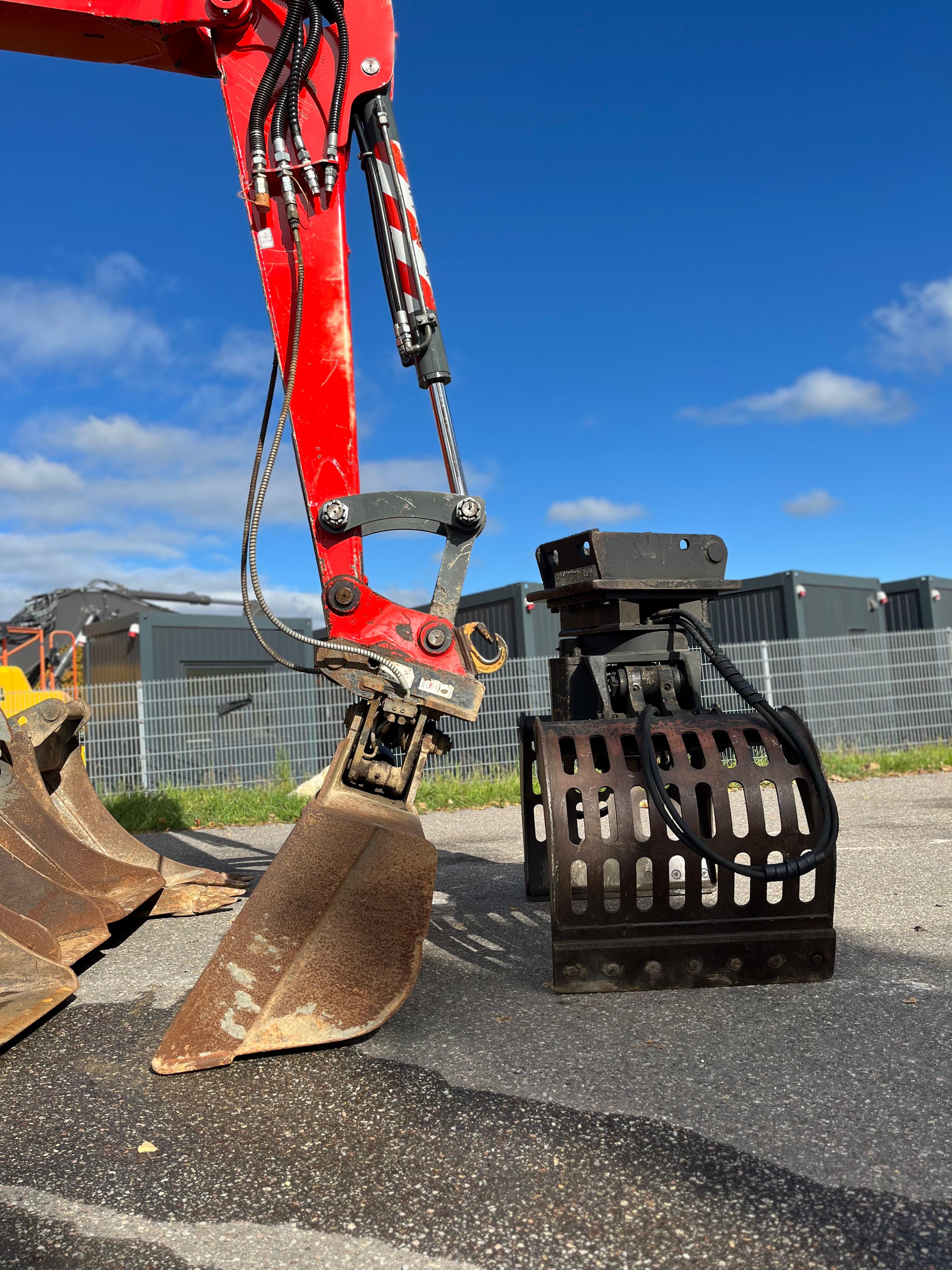 Gebraucht Neuson 9503**Schild und Pratzen**SW, Sortiergreifer, HS, 4x TL**