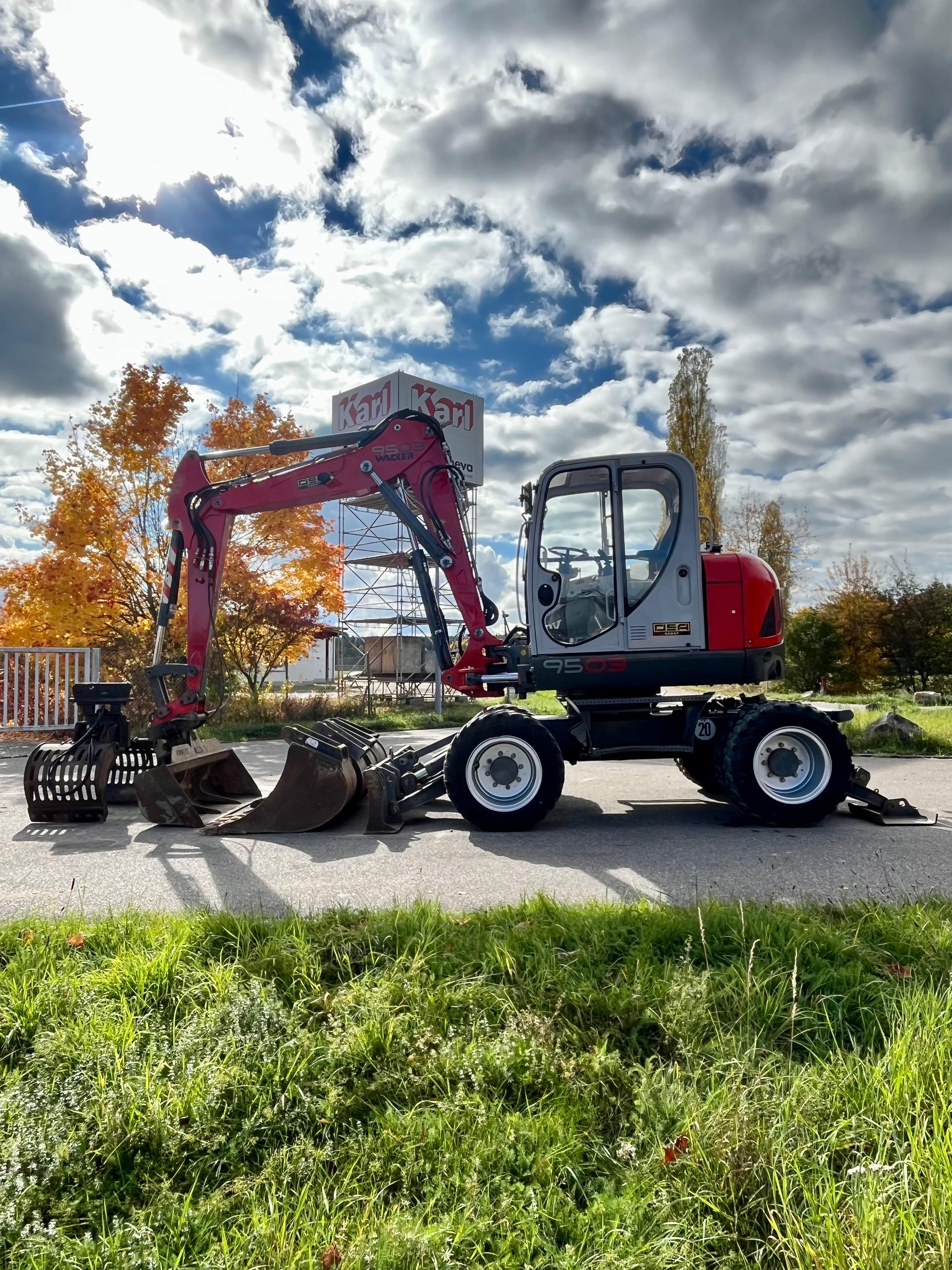 Gebraucht Neuson 9503**Schild und Pratzen**SW, Sortiergreifer, HS, 4x TL**