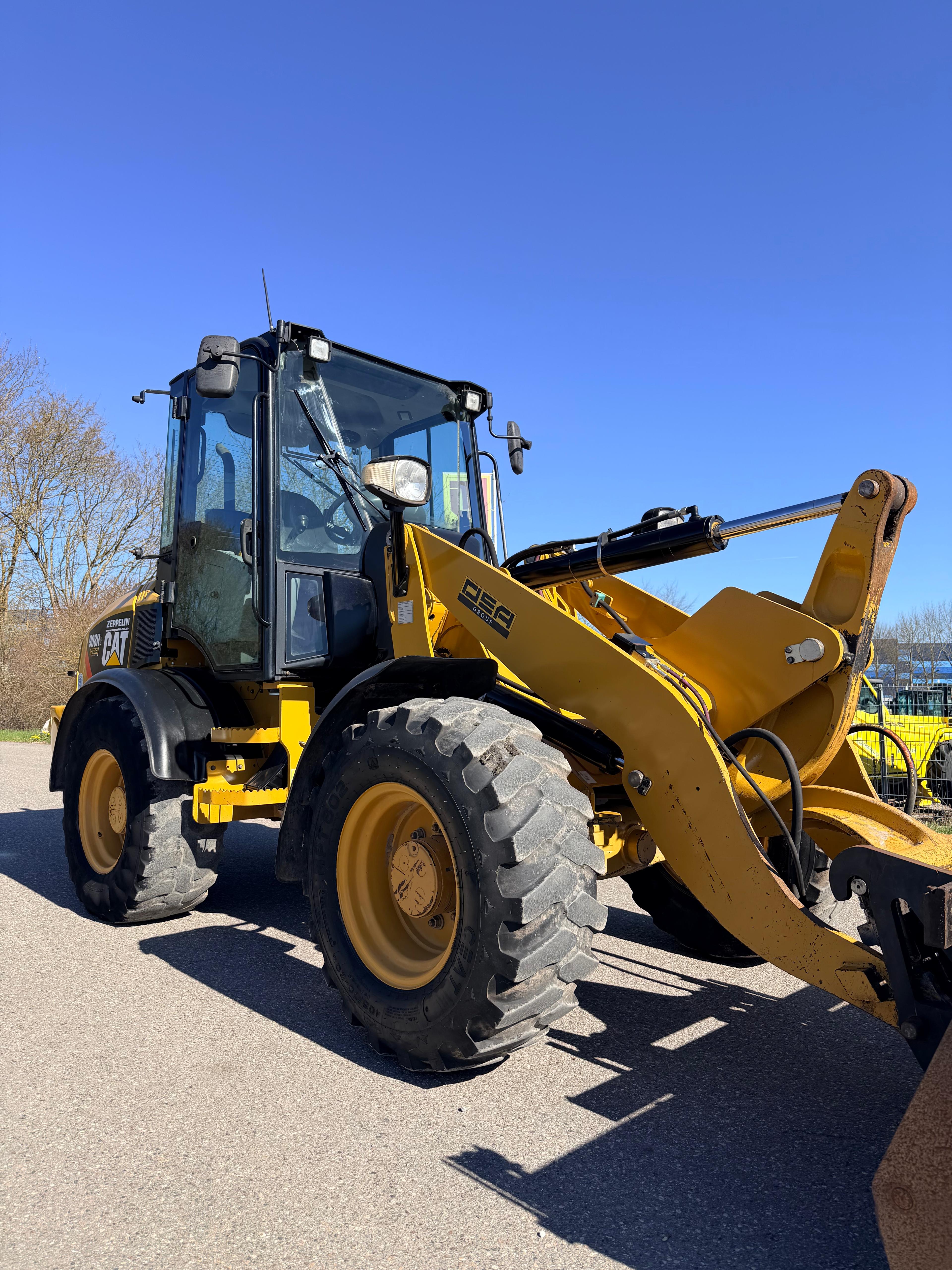 Gebraucht CAT 908H2 inkl.Klappschaufel und Palettengabel