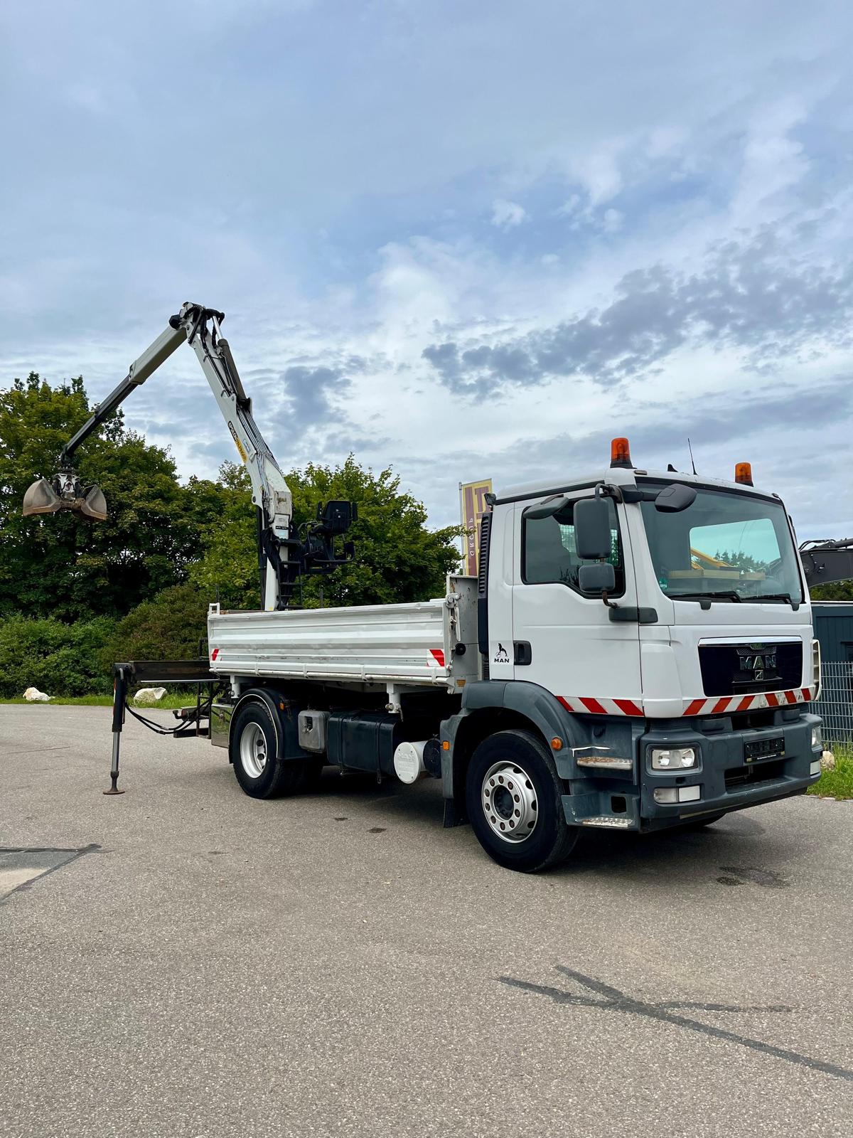 Gebraucht MAN TGM 18.280 mit Palfinger Kran, Funk, Greifer