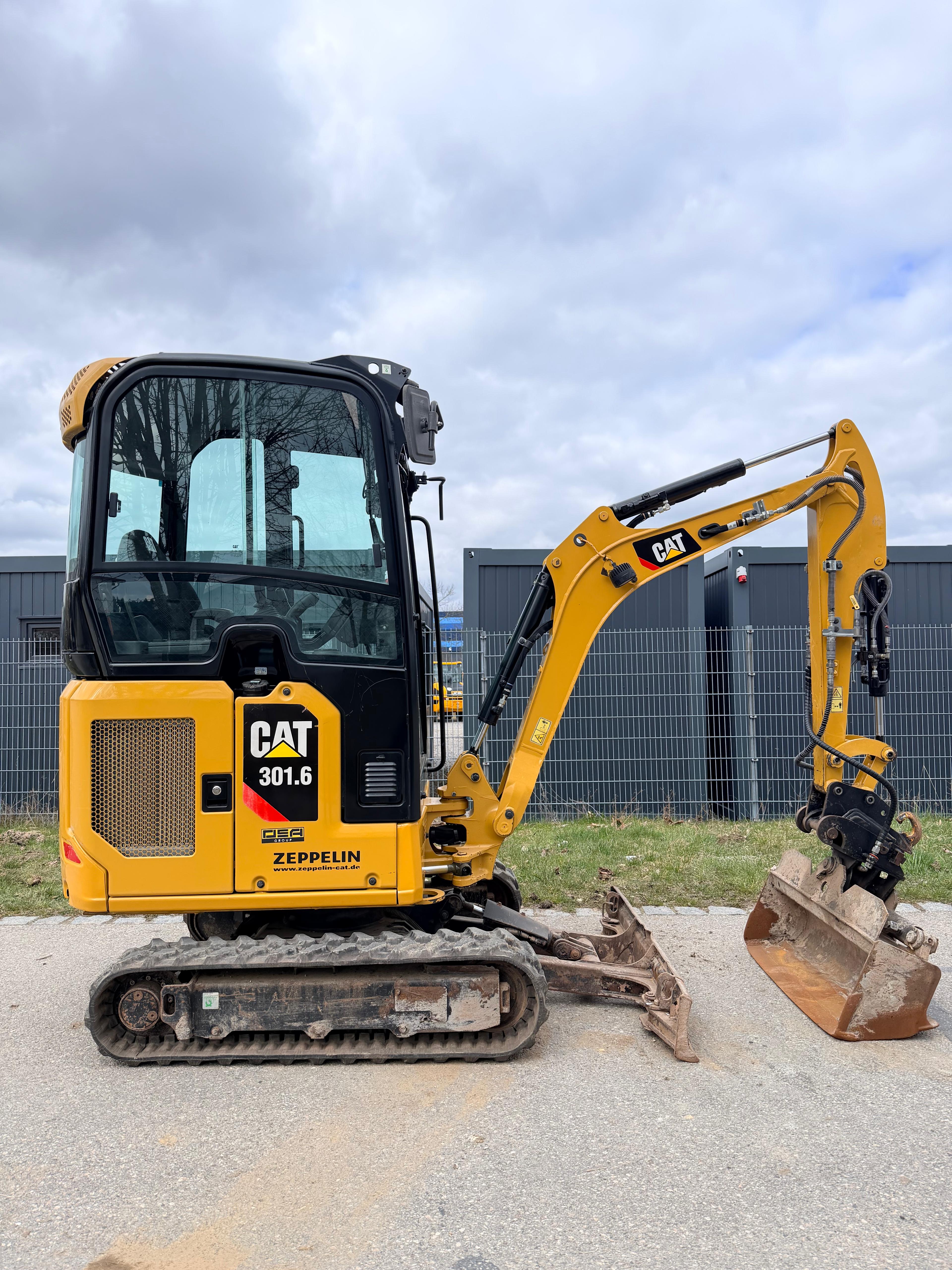 Gebraucht CAT 301.6**2.343 h**inkl. Humusschaufel