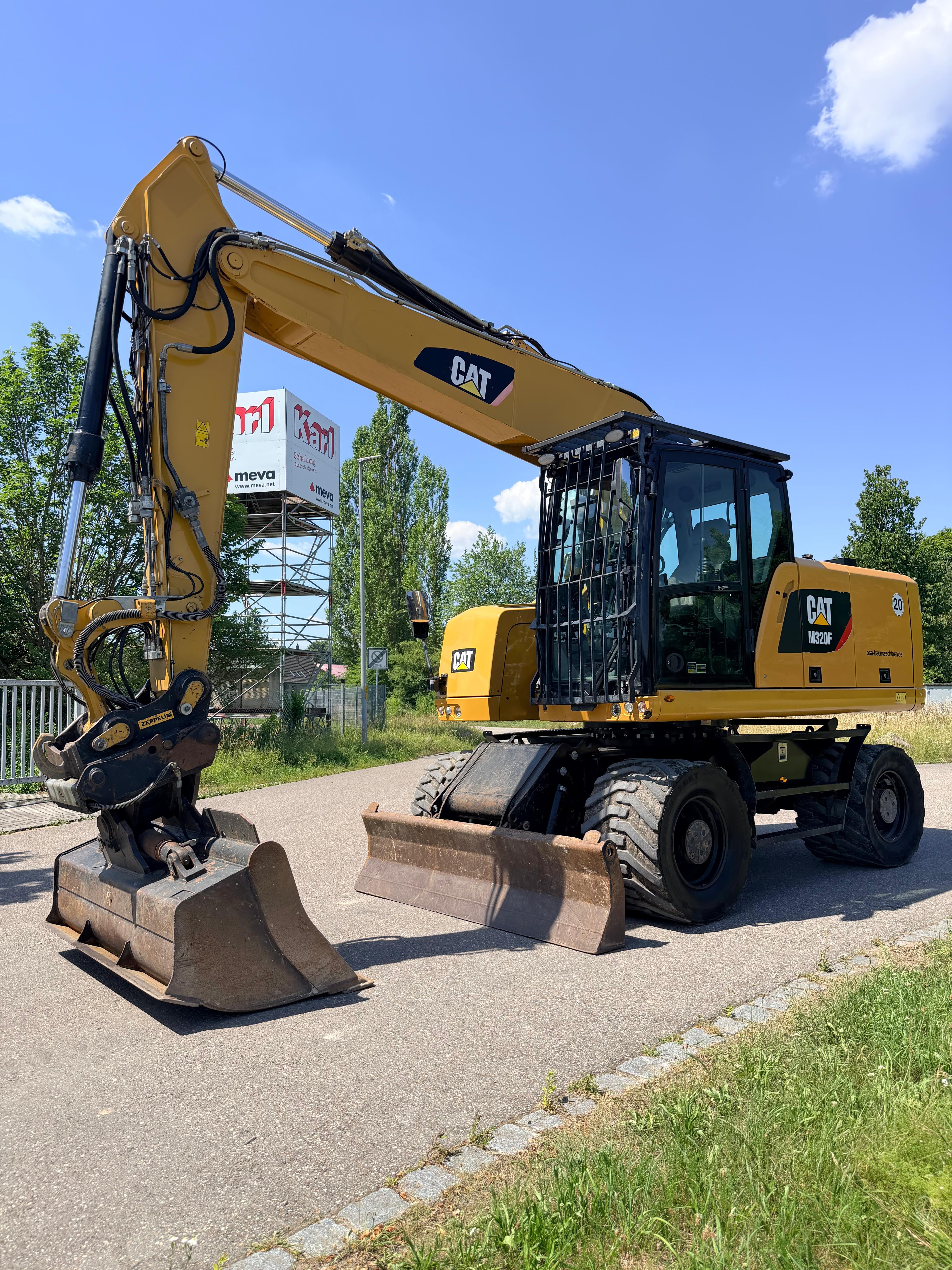 Gebraucht CAT M320F inkl. Grabenräumlöffel