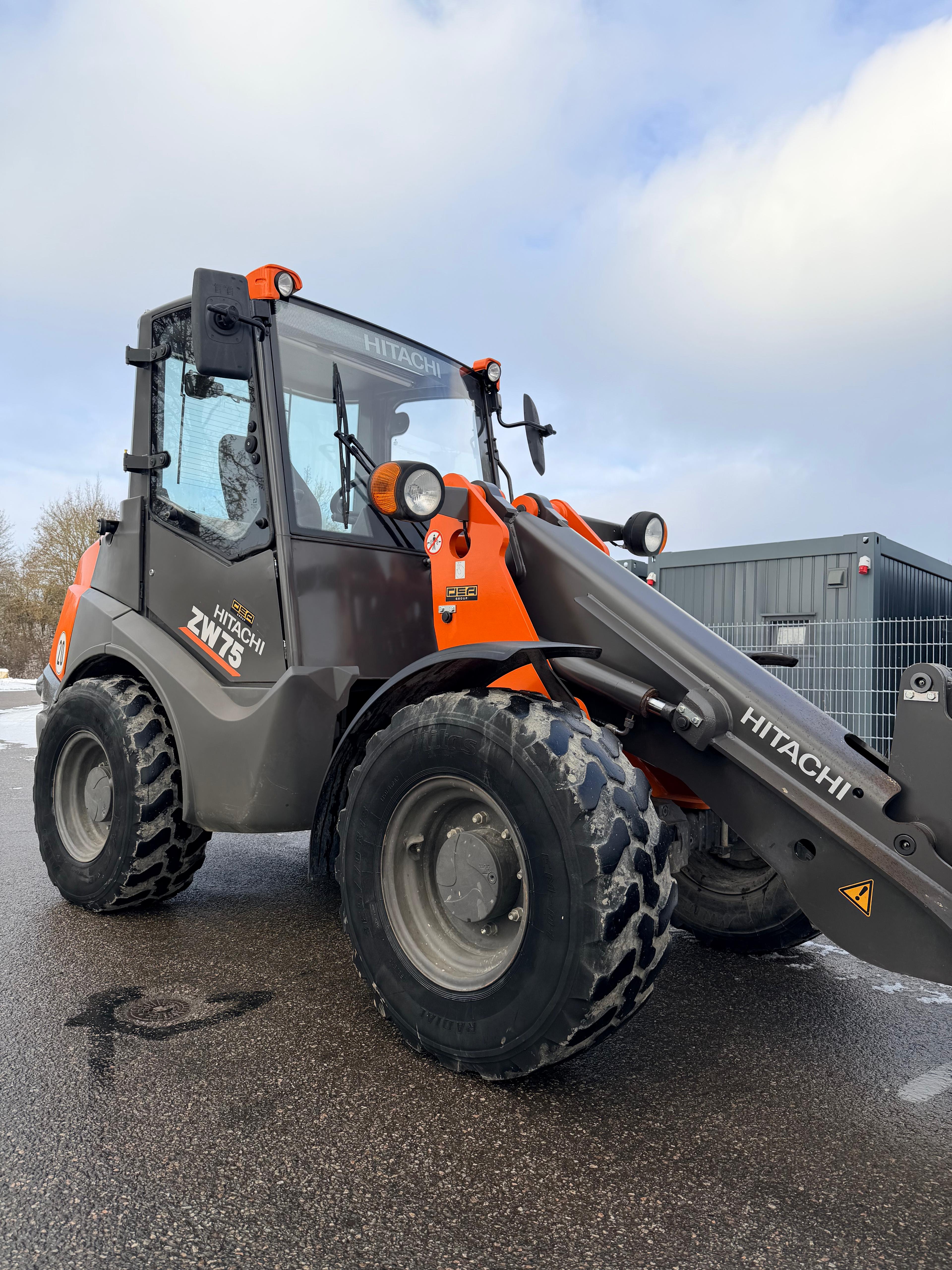 Gebraucht Hitachi ZW75 **TOP Zustand!**