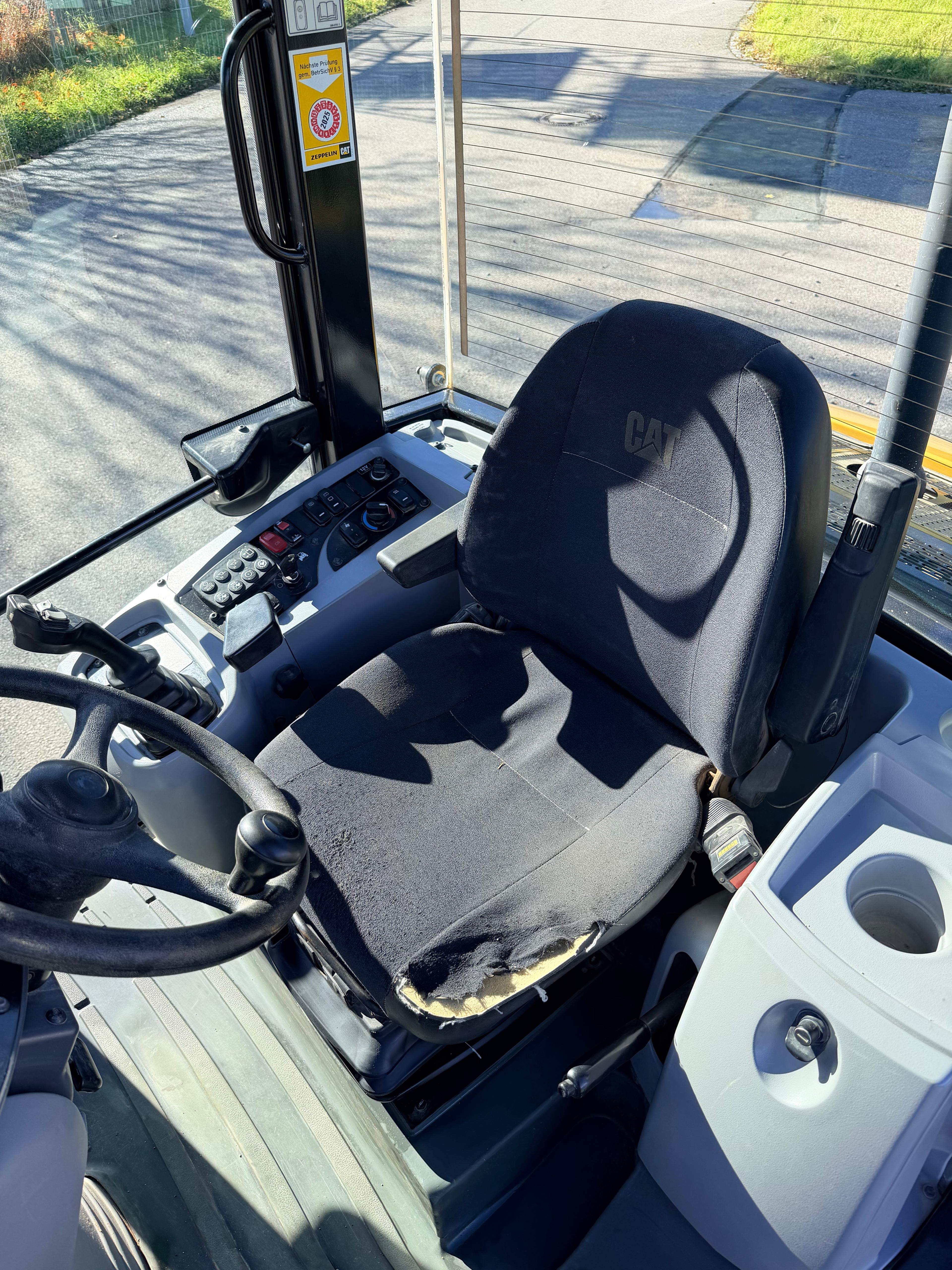 Gebraucht CAT 907M**2.146 h**