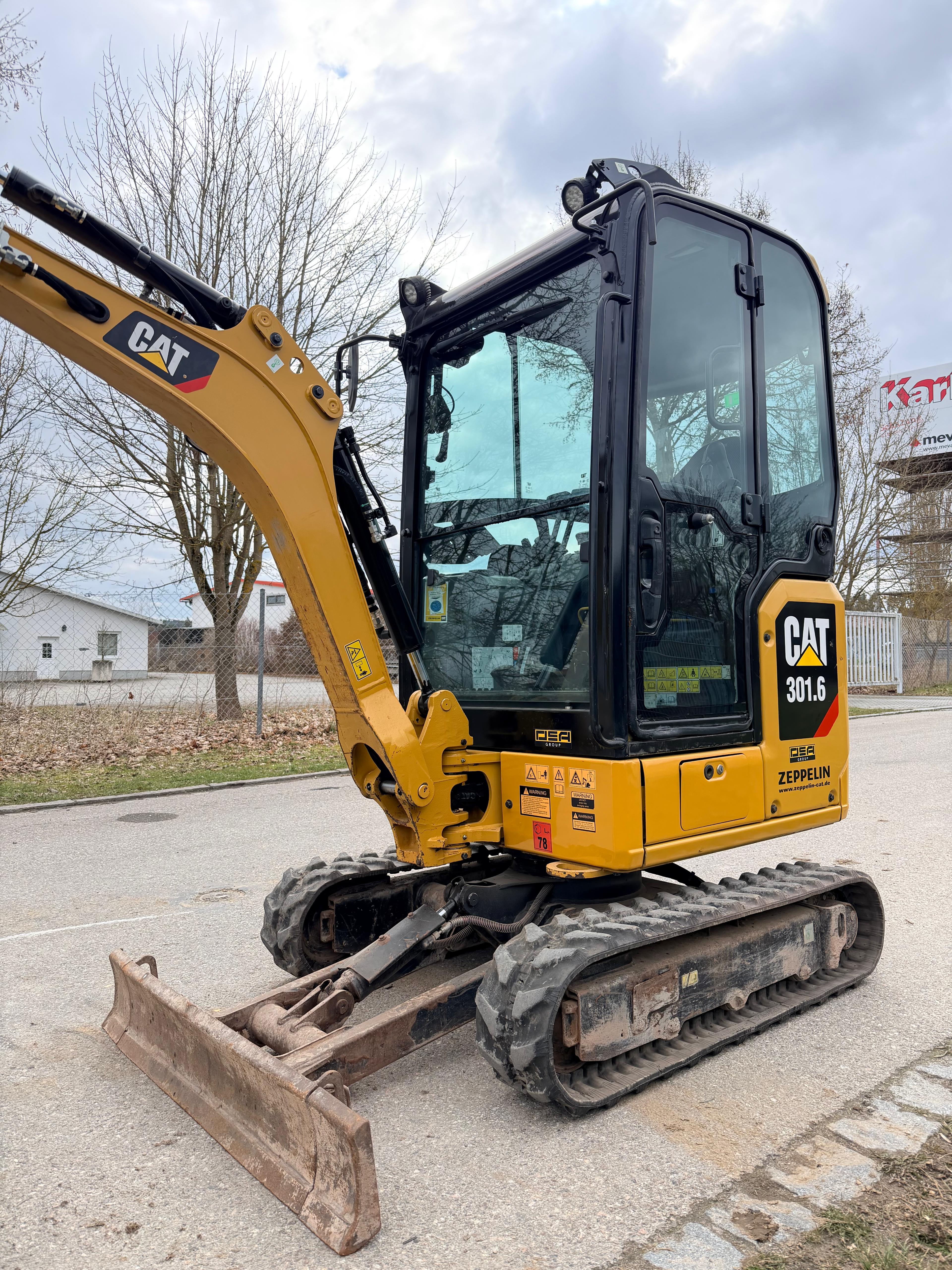 Gebraucht CAT 301.6**2.343 h**inkl. Humusschaufel