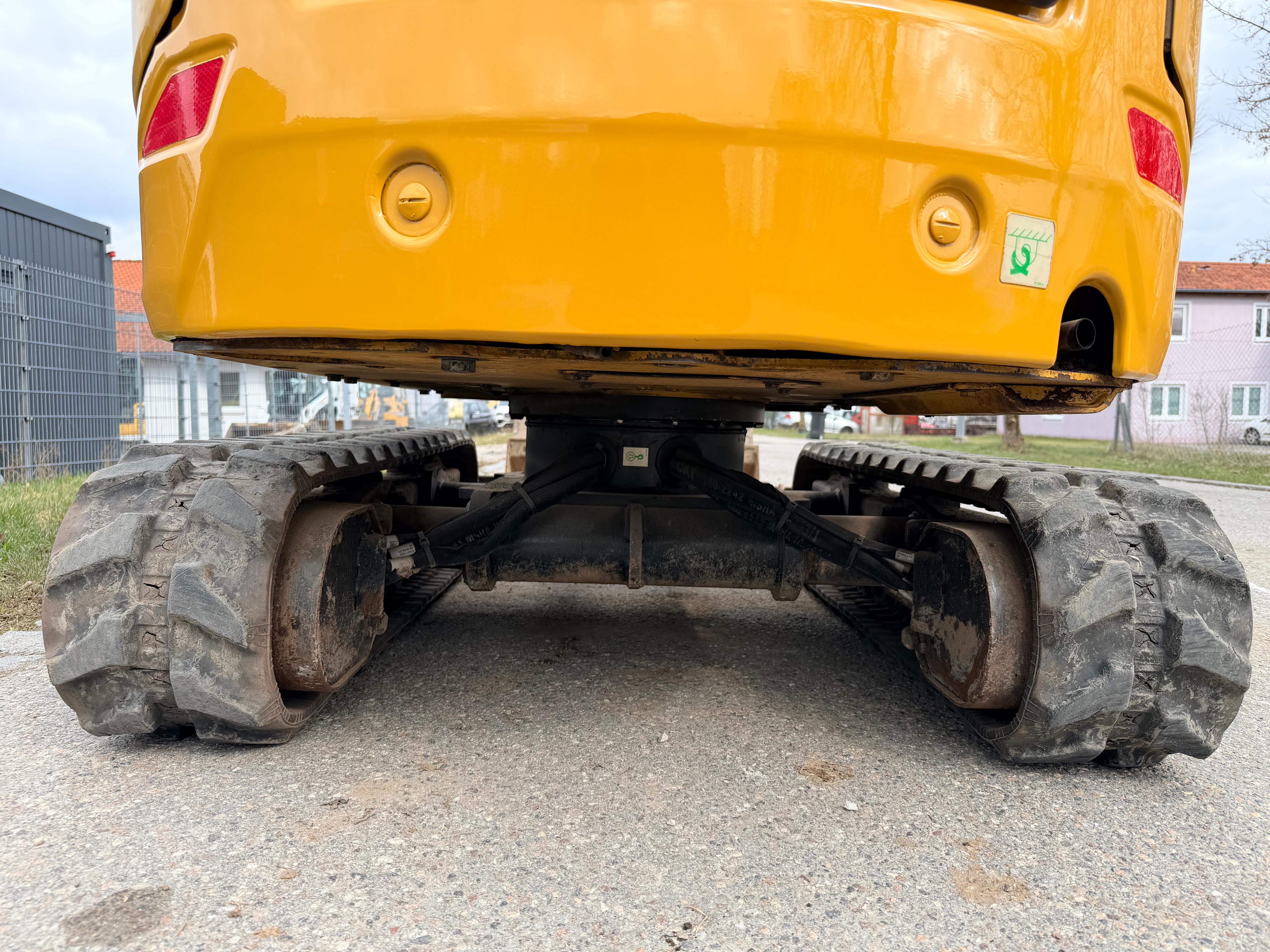 Gebraucht CAT 301.6**2.343 h**inkl. Humusschaufel