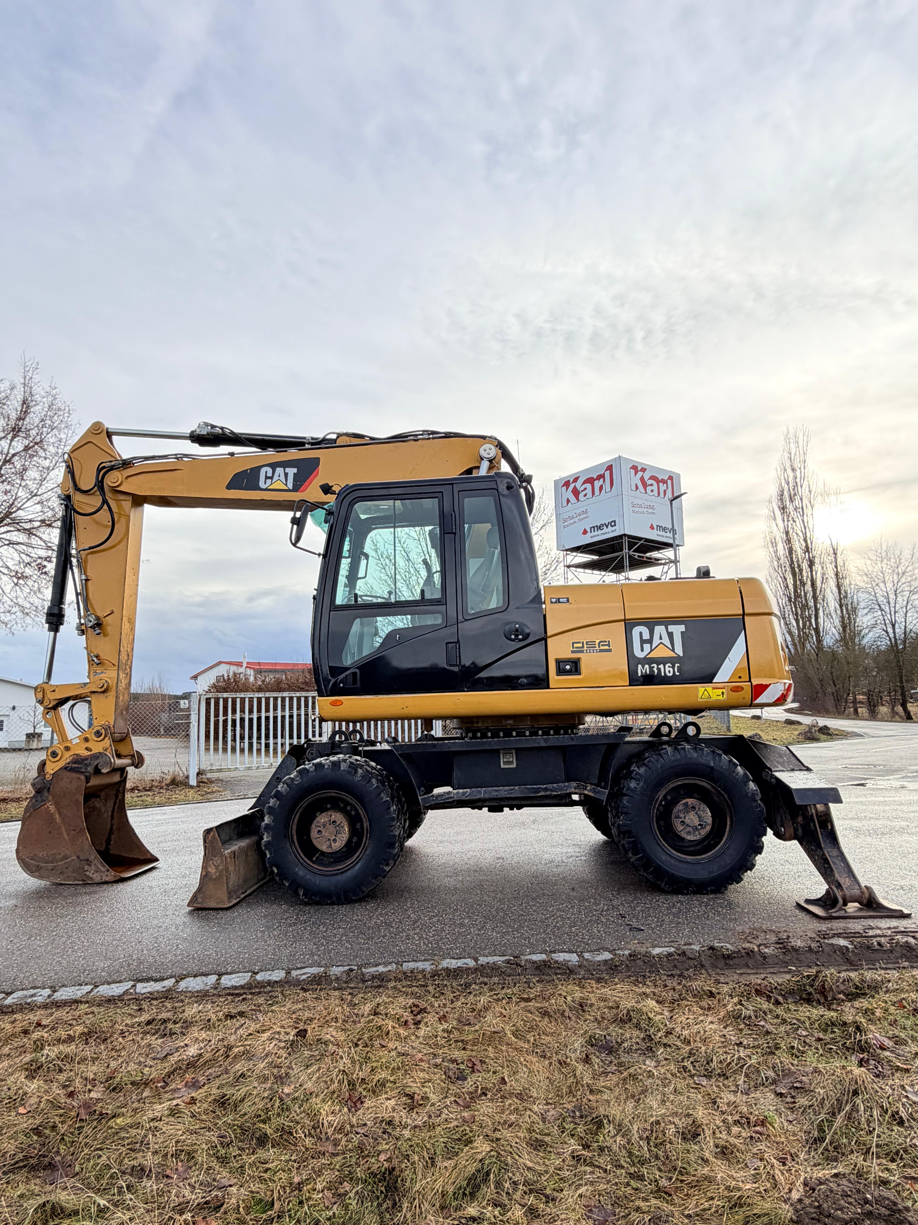 Gebraucht CAT M316D inkl. Schild und Pratzen**Tieflöffel**