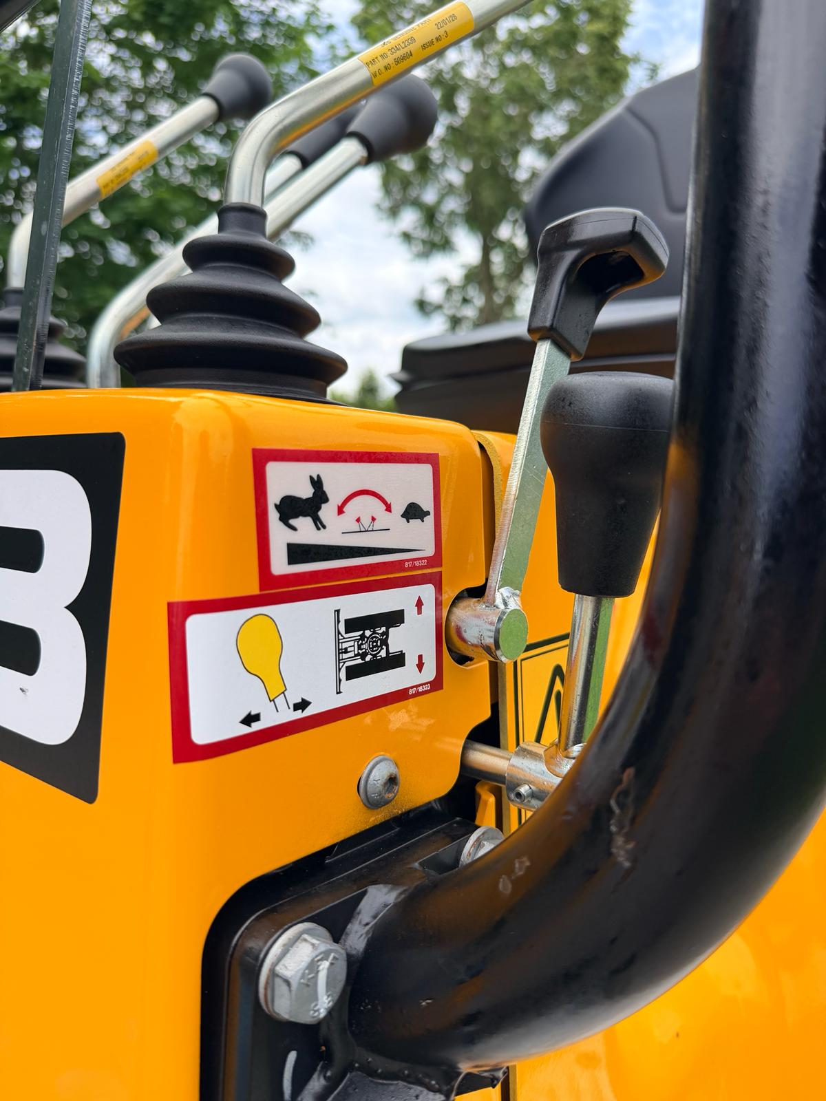 JCB 8008CTS**NEU**Modell 2026**ab 247 €/mtl.