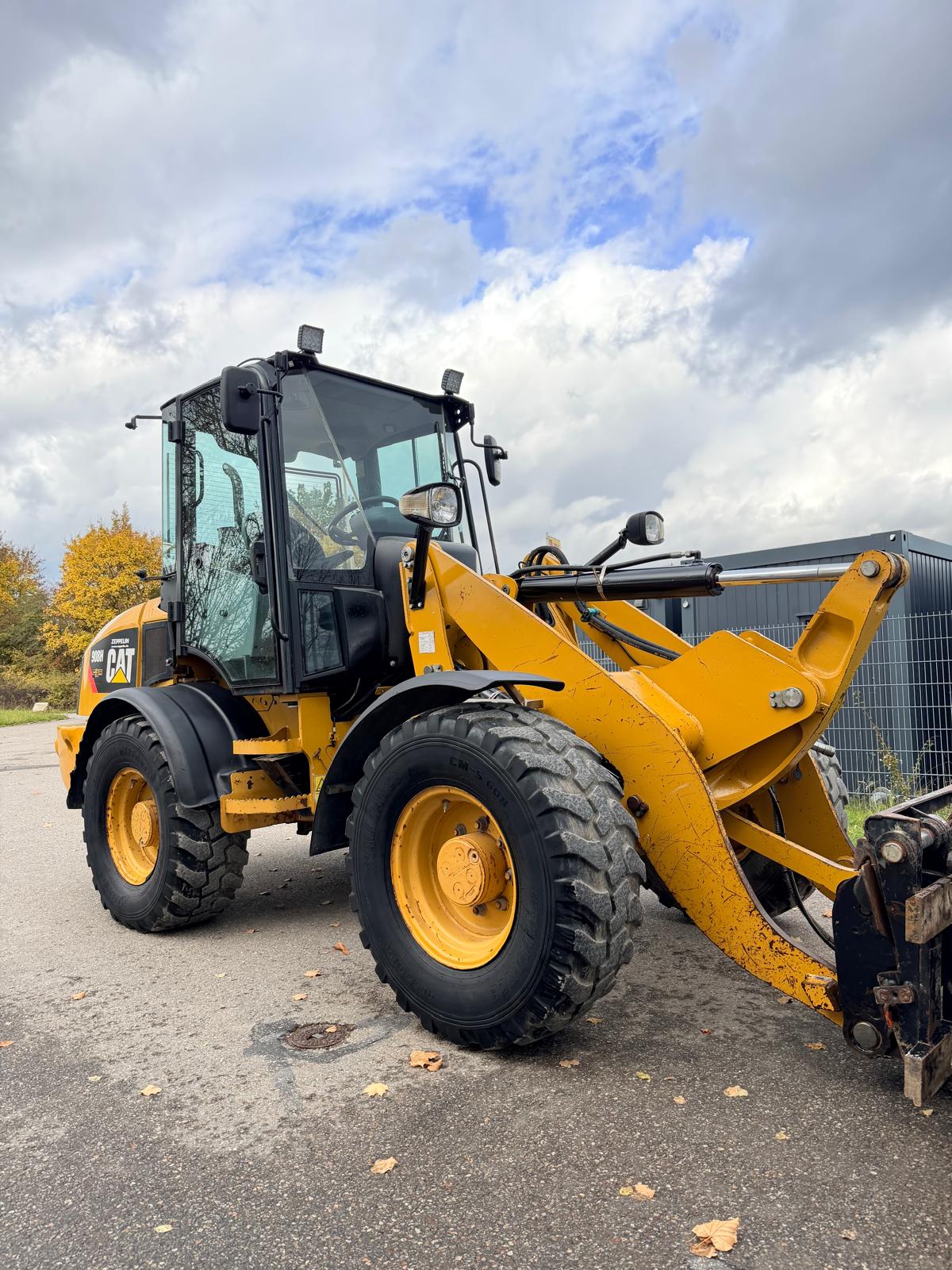 Gebraucht CAT 908H**3.786 h**Schaufel, Palettengabel**