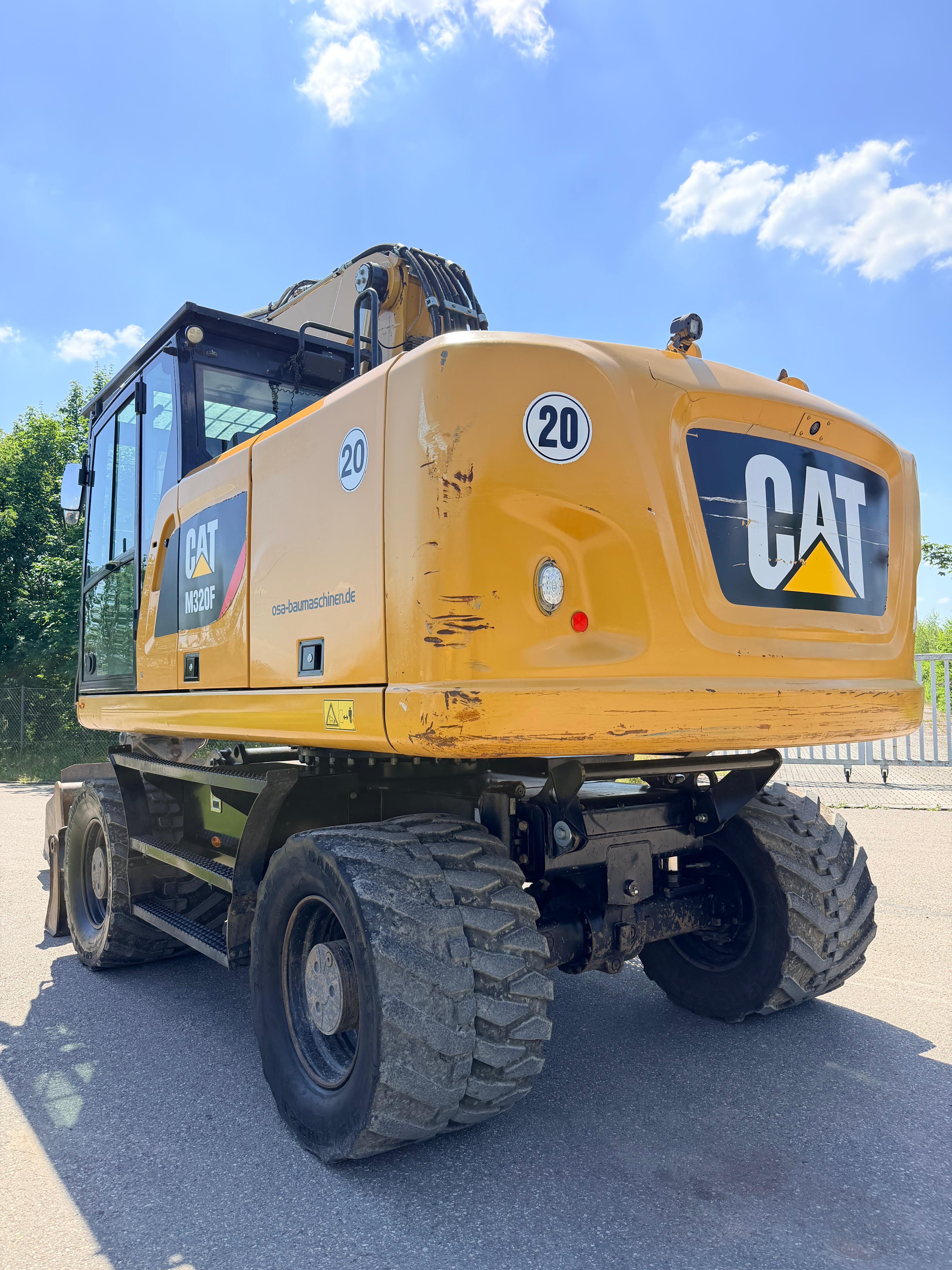 Gebraucht CAT M320F inkl. Grabenräumlöffel