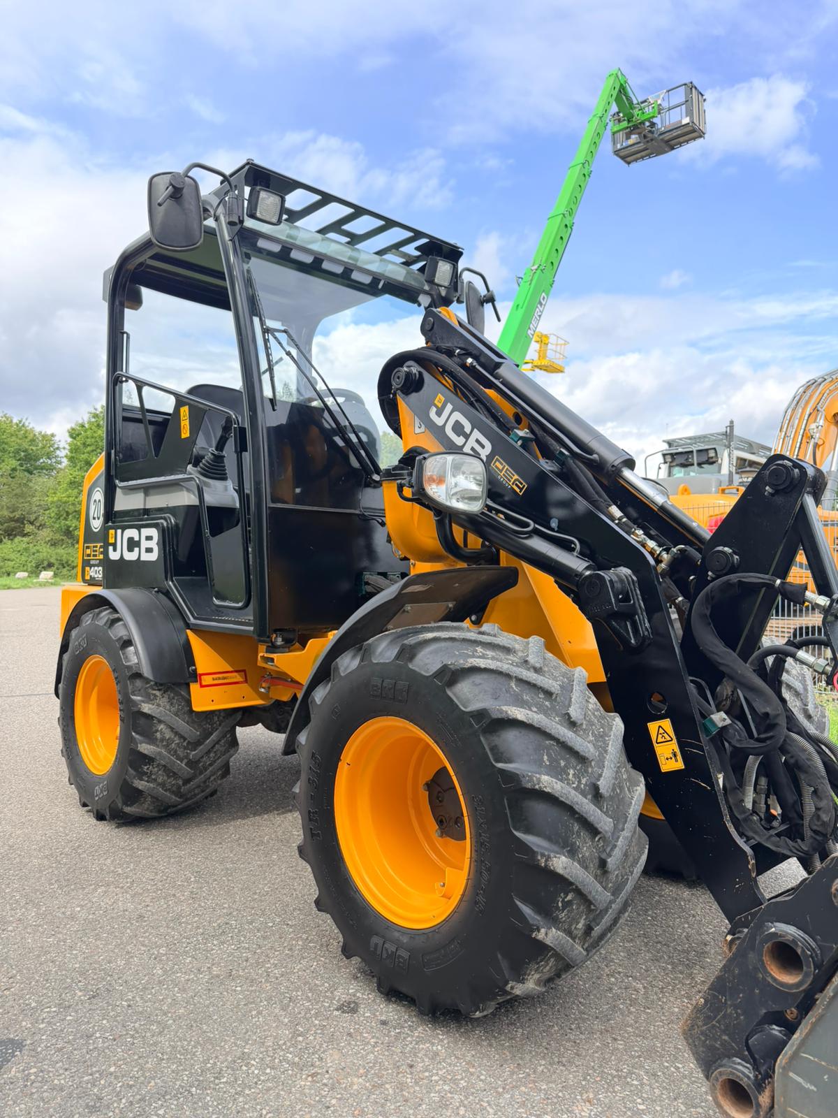 Gebraucht JCB 403**611 h**Schaufel und Palattengabel