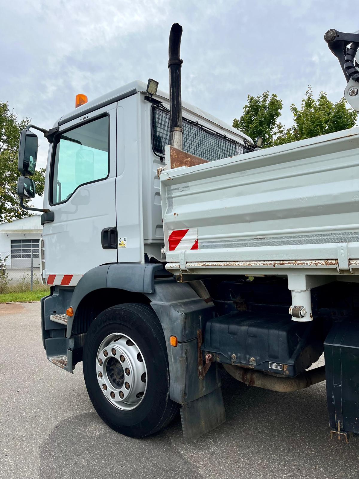 Gebraucht MAN TGM 18.280 mit Palfinger Kran, Funk, Greifer