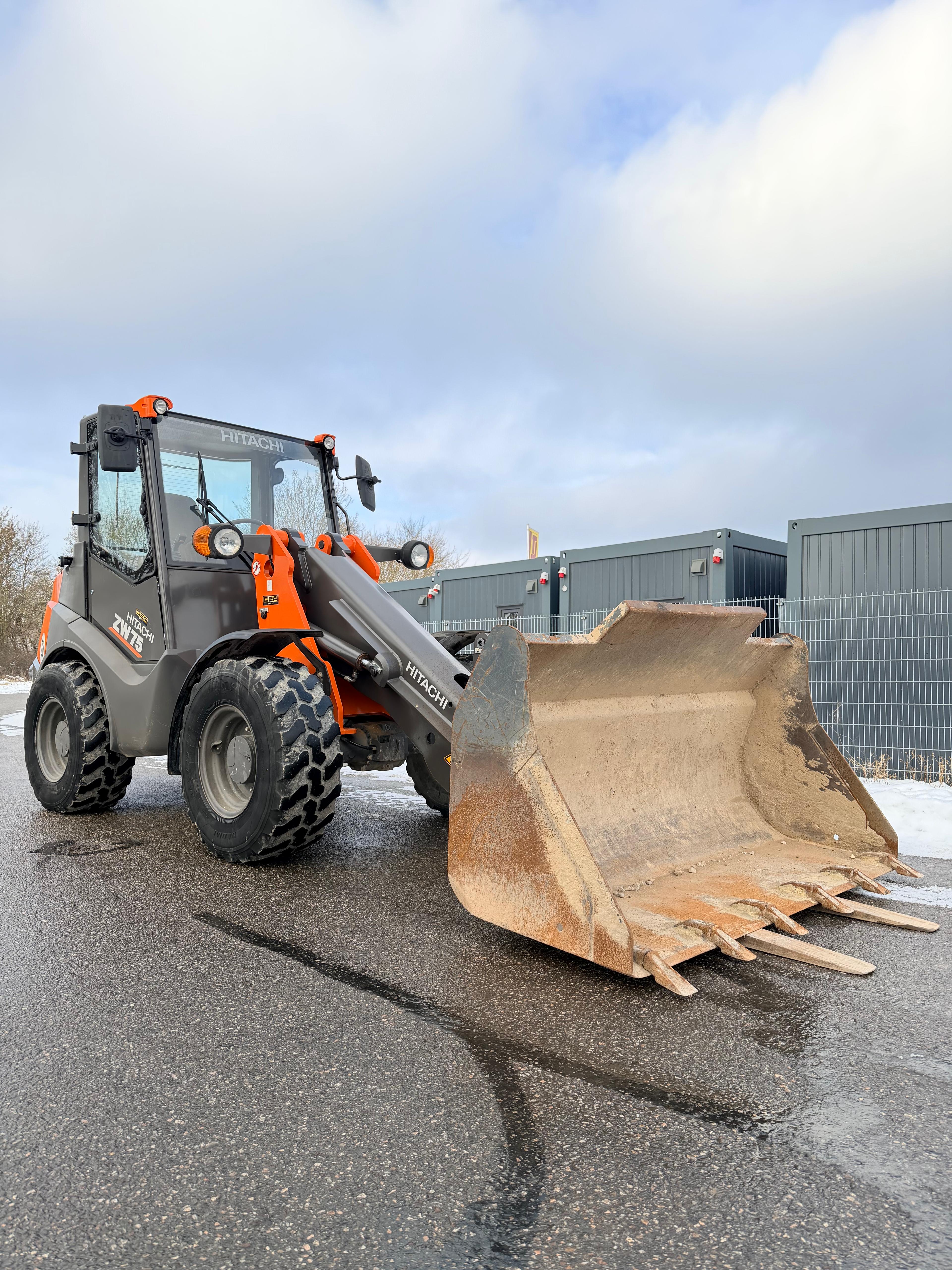 Gebraucht Hitachi ZW75 **TOP Zustand!**