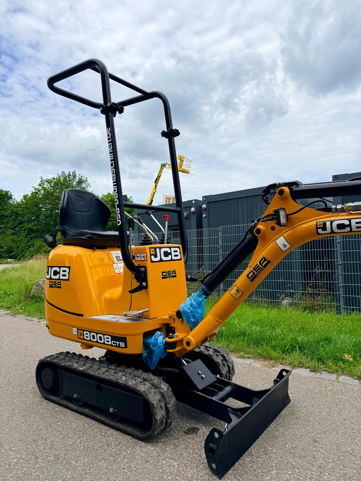 JCB 8008CTS**NEU**Modell 2026**ab 247 €/mtl.