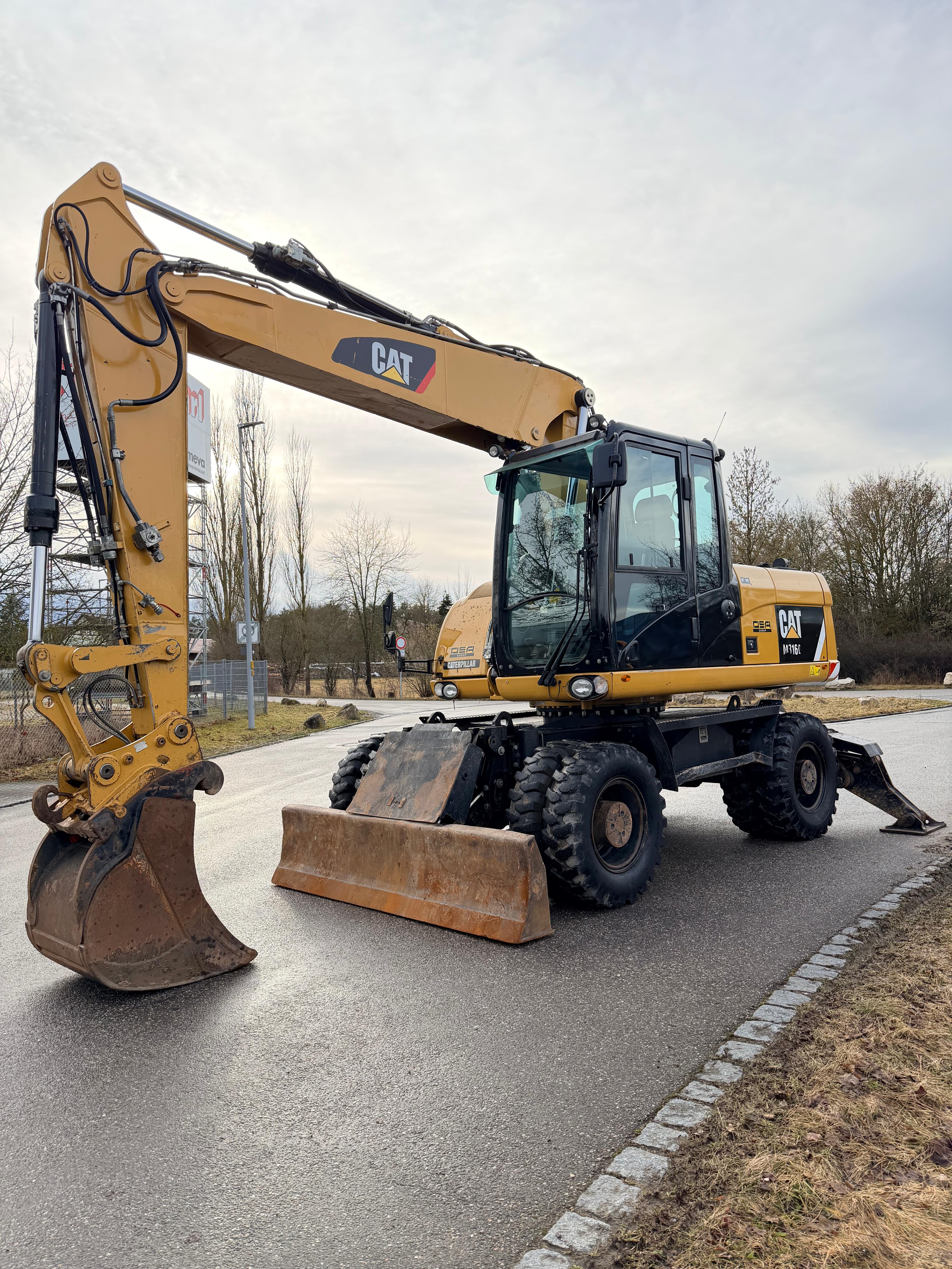 Gebraucht CAT M316D inkl. Schild und Pratzen**Tieflöffel**