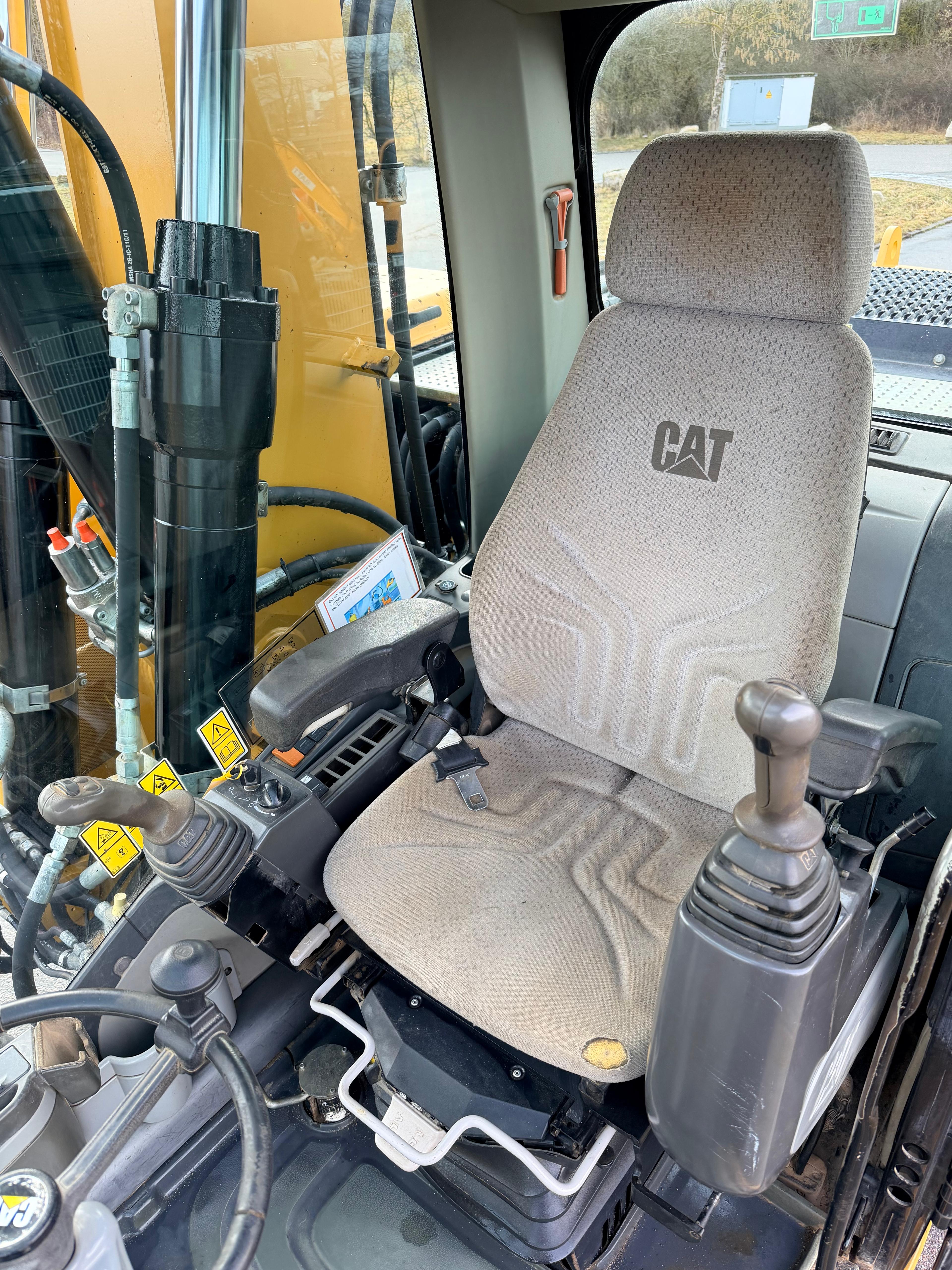 Gebraucht CAT M316D inkl. Schild und Pratzen**Tieflöffel**