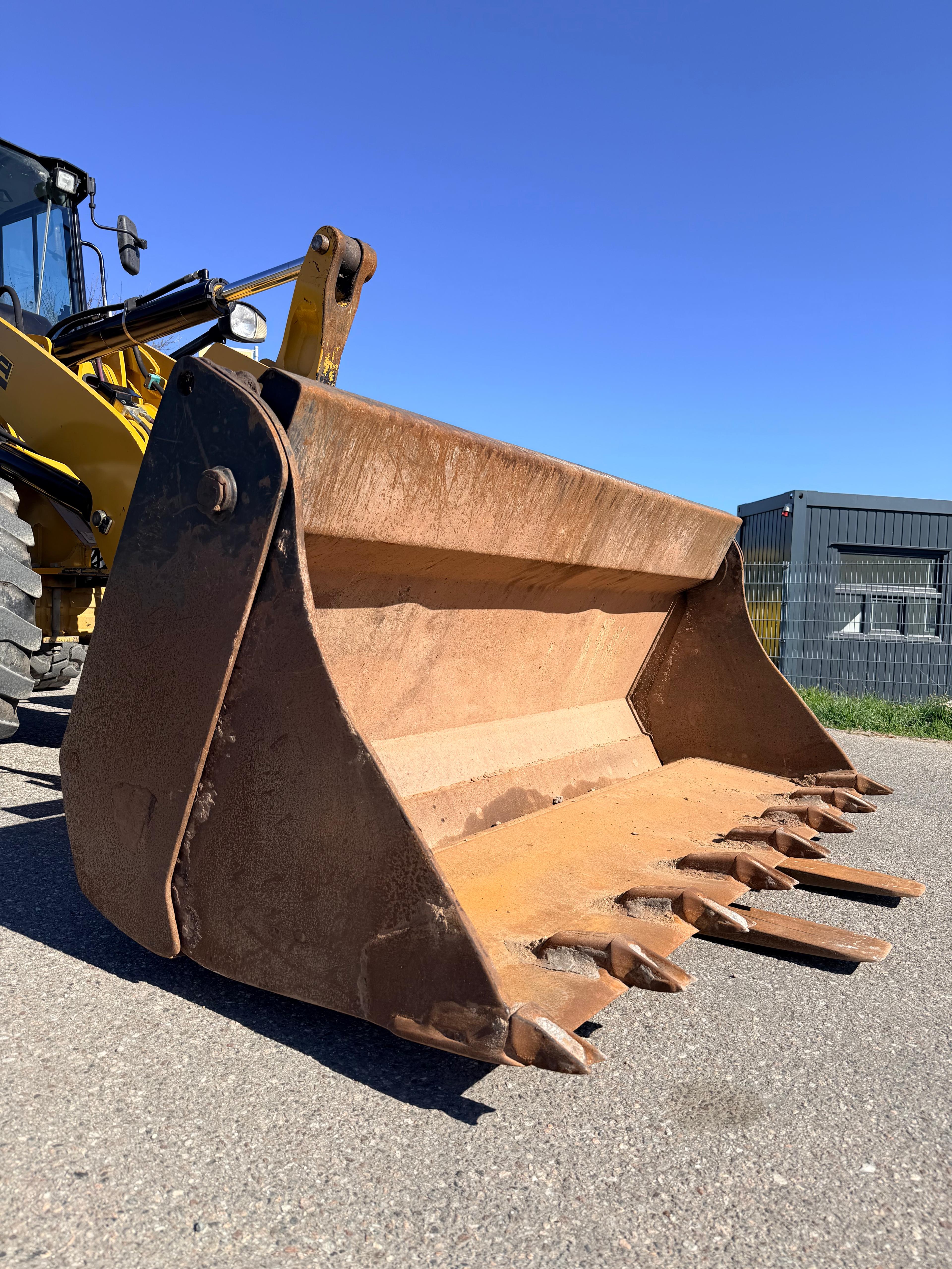 Gebraucht CAT 908H2 inkl.Klappschaufel und Palettengabel