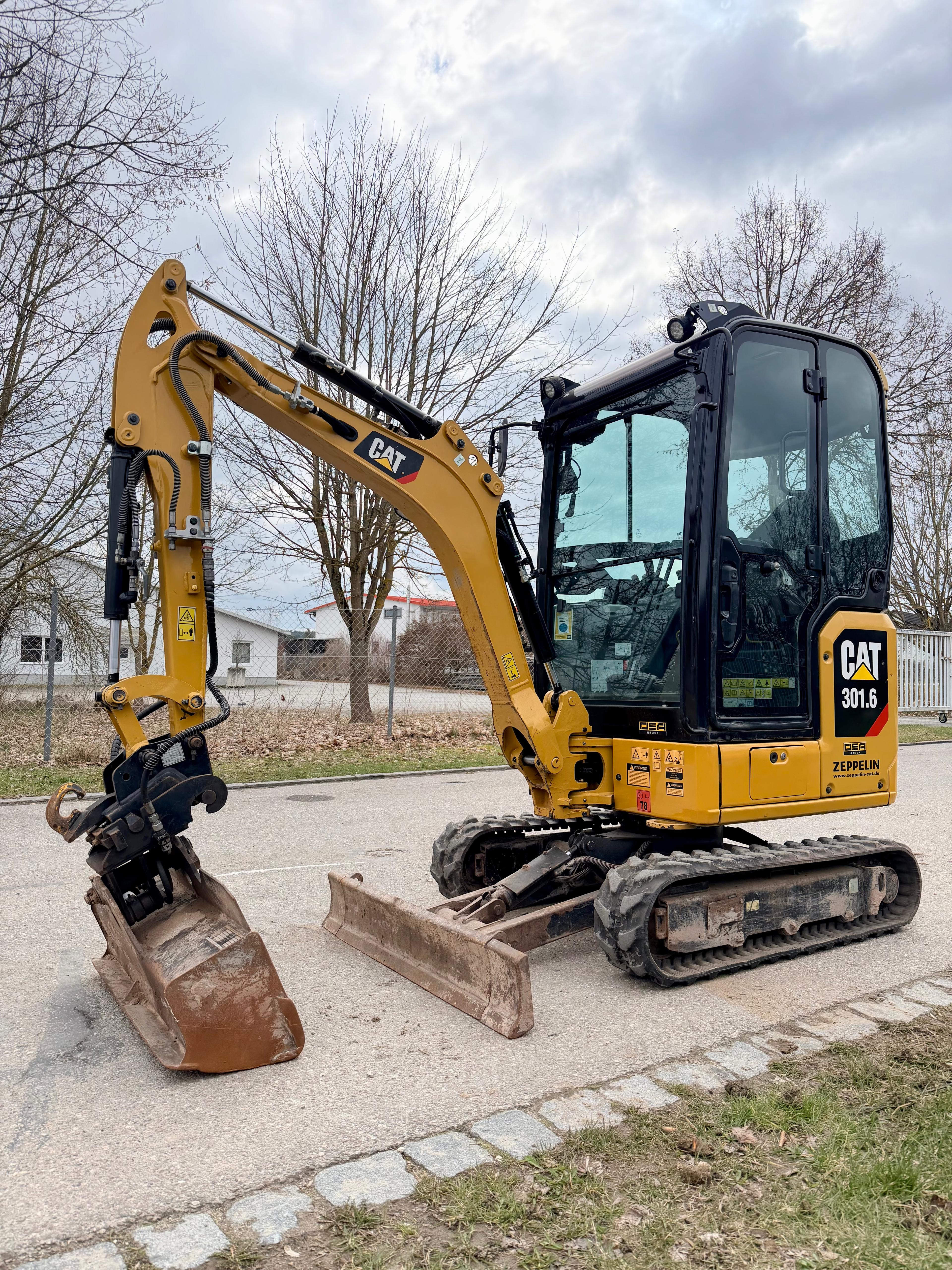 Gebraucht CAT 301.6**2.343 h**inkl. Humusschaufel