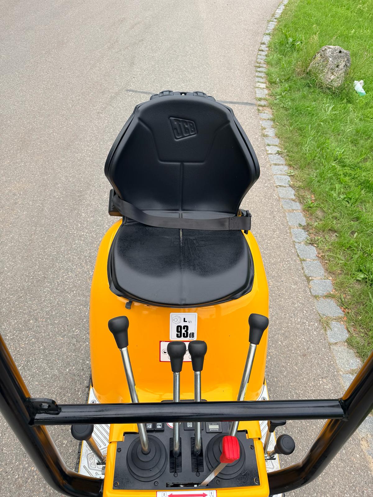 JCB 8008CTS**NEU**Modell 2026**ab 247 €/mtl.