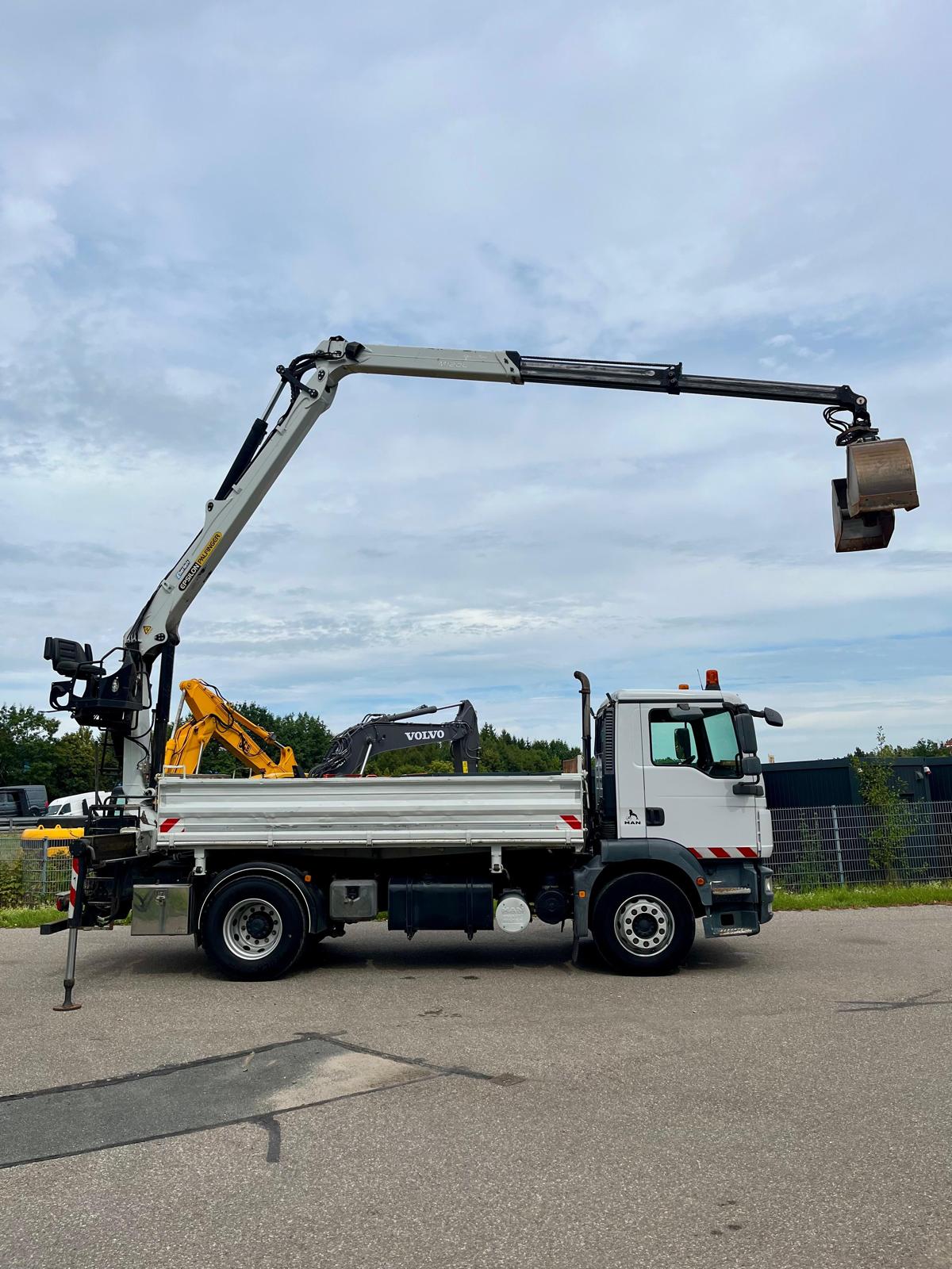 Gebraucht MAN TGM 18.280 mit Palfinger Kran, Funk, Greifer