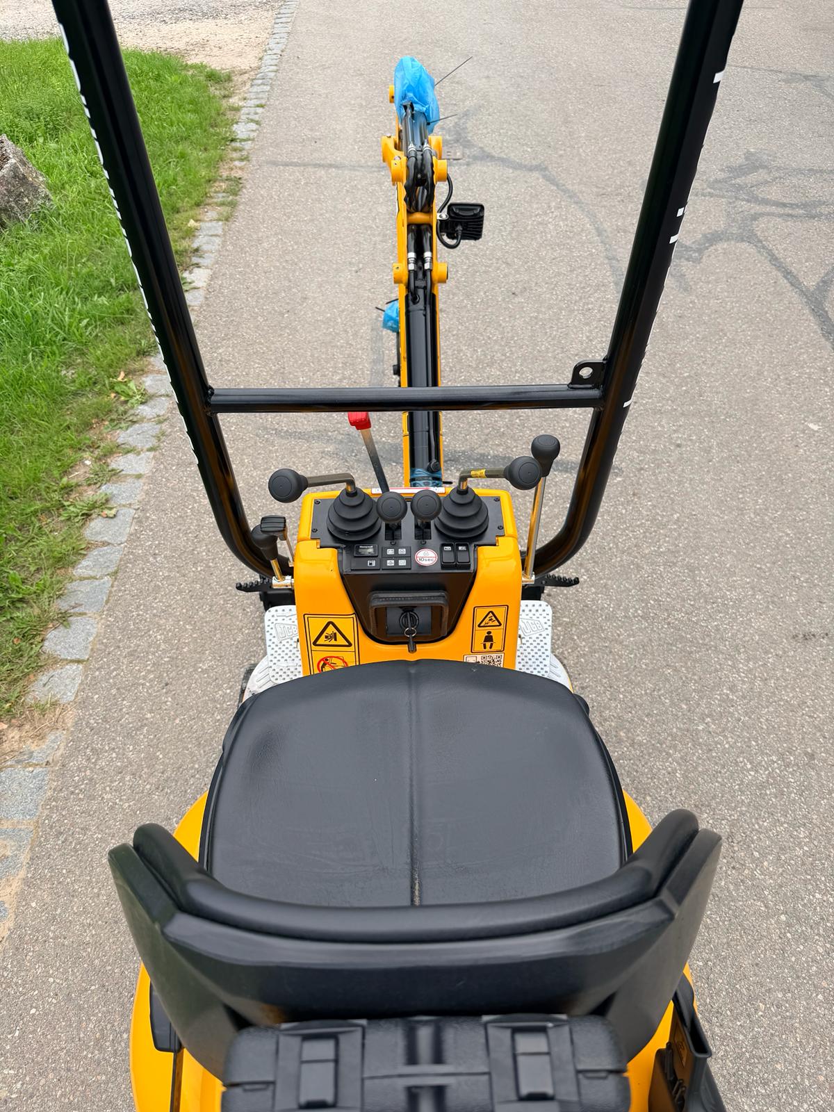JCB 8008CTS**NEU**Modell 2026**ab 247 €/mtl.