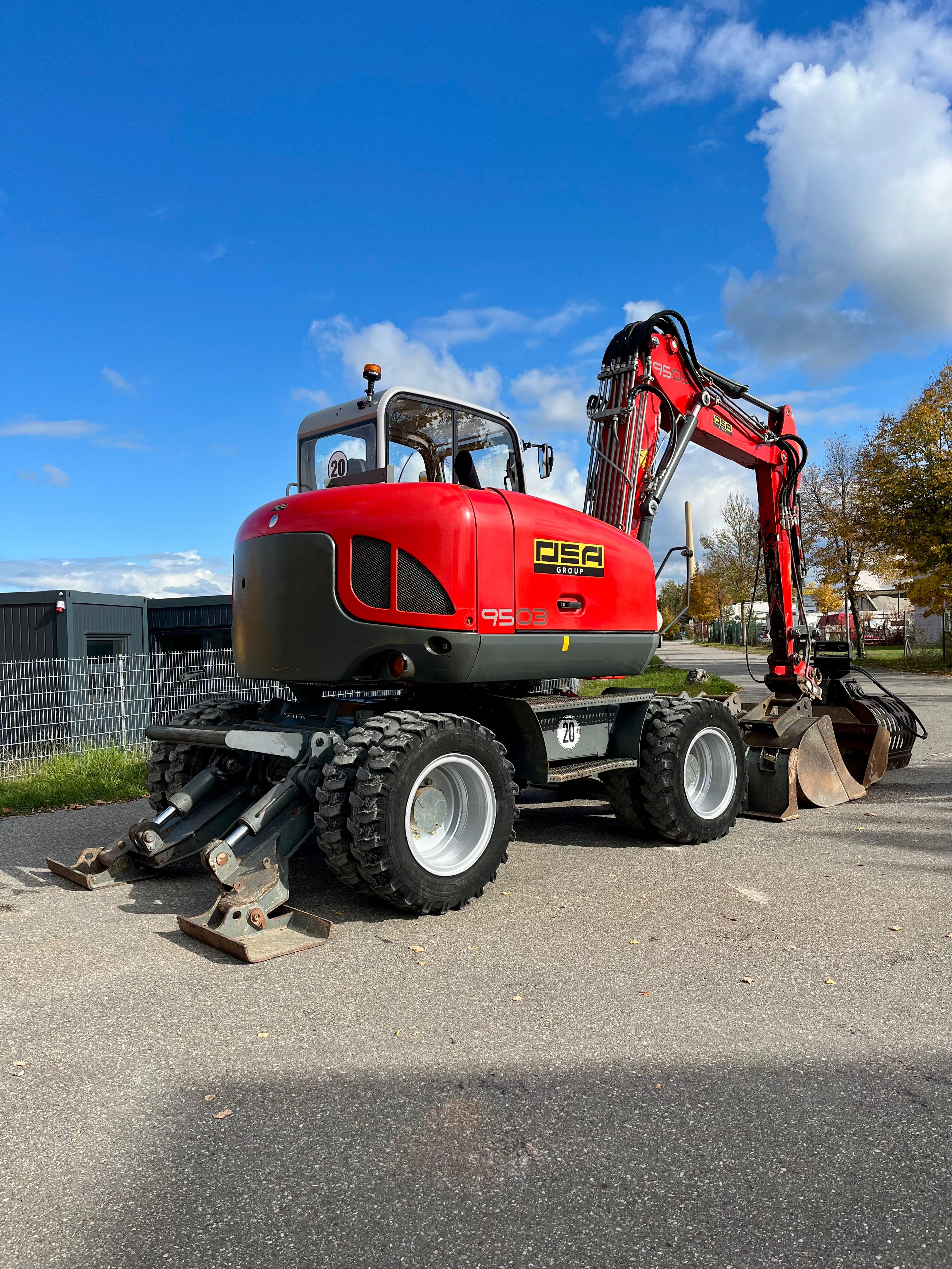 Gebraucht Neuson 9503**Schild und Pratzen**SW, Sortiergreifer, HS, 4x TL**