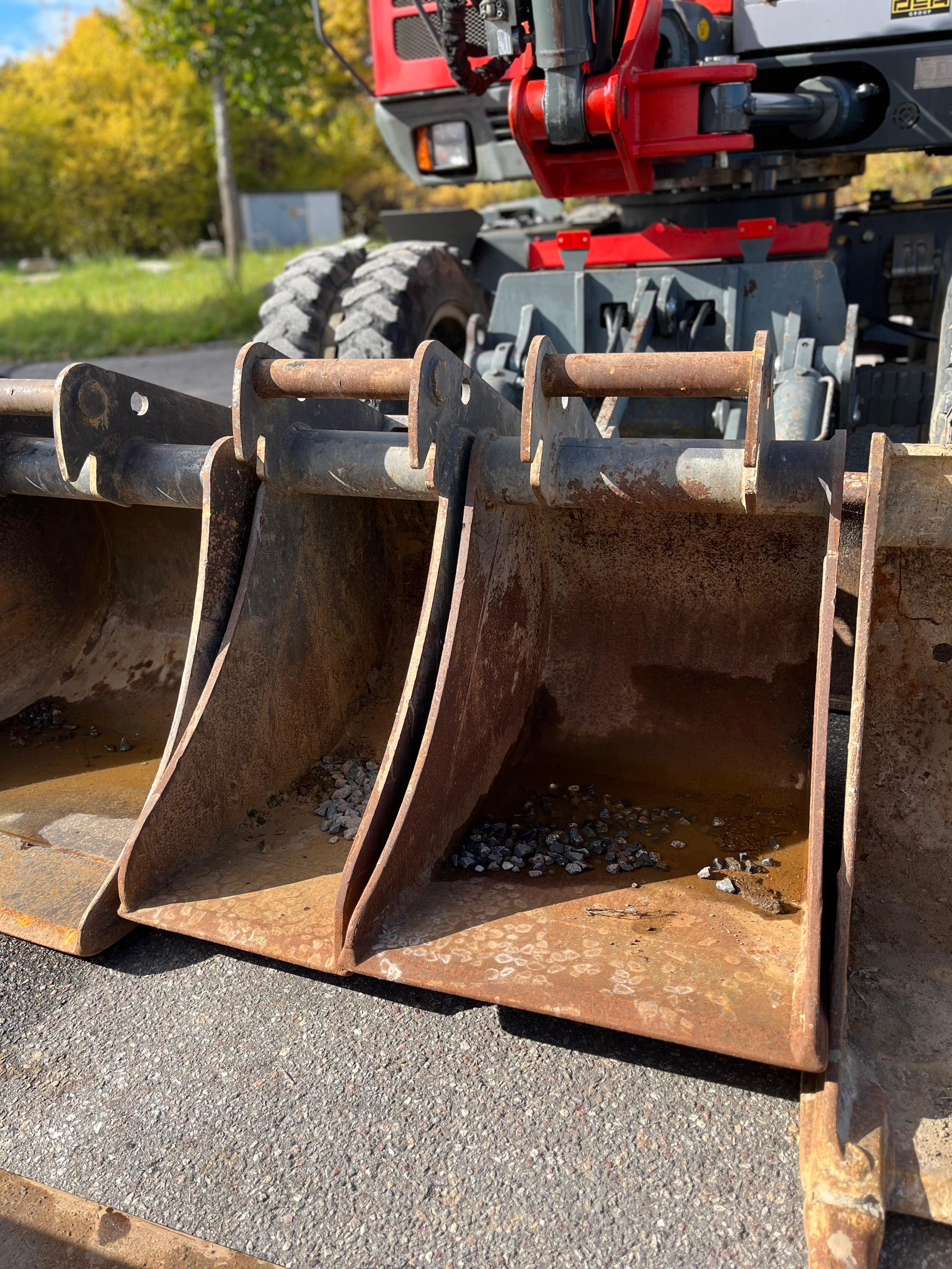 Gebraucht Neuson 9503**Schild und Pratzen**SW, Sortiergreifer, HS, 4x TL**