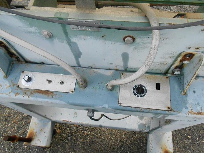 Used Cutter, Trimmer, 24", Vertical, Larson, 3/4 HP, 60 CPM #S742202