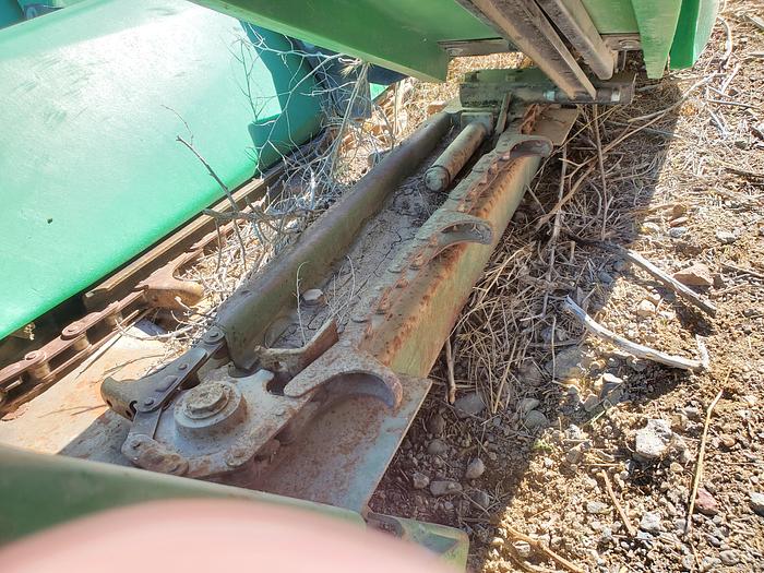 Used 12r22 John Deere Corn Header