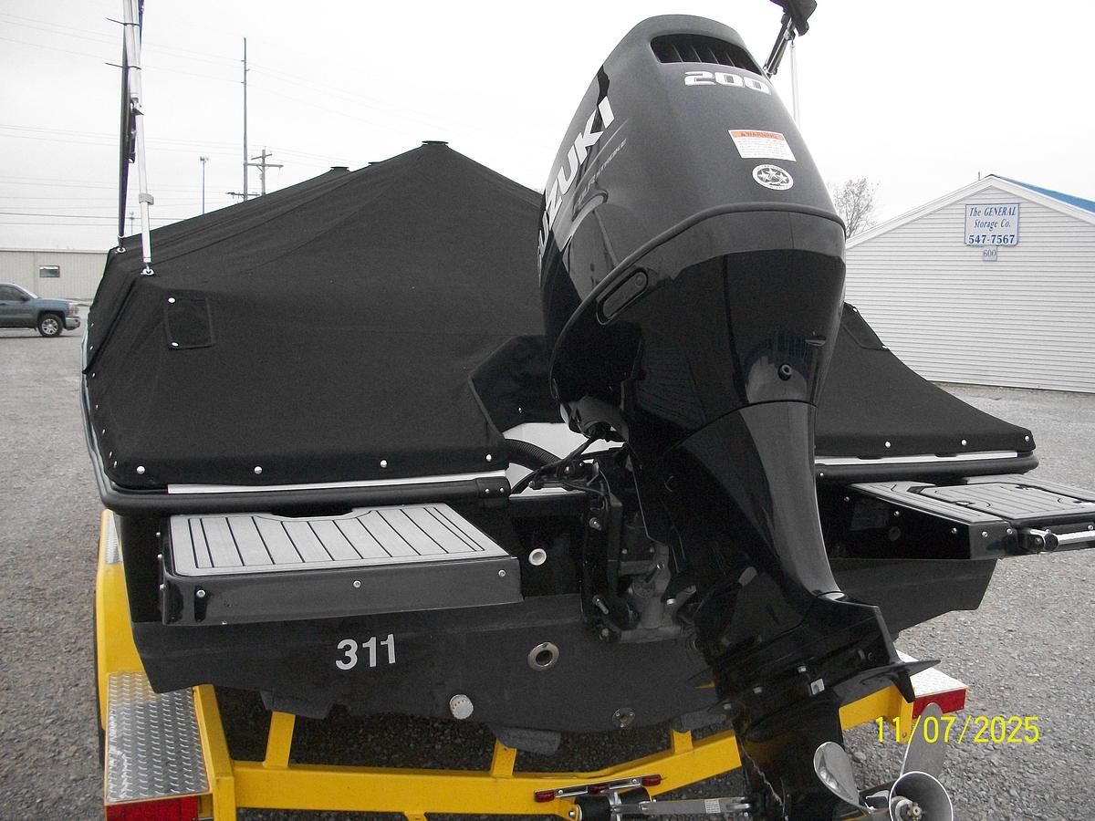 Used Starcraft SVX 211 OB Deckboat