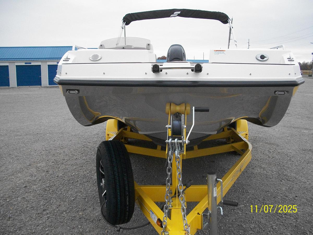 Used Starcraft SVX 211 OB Deckboat