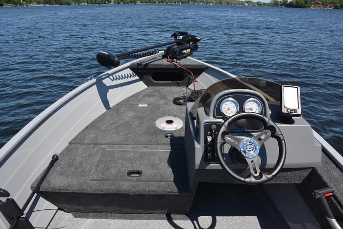 2026 Smoker Craft Resorter 151