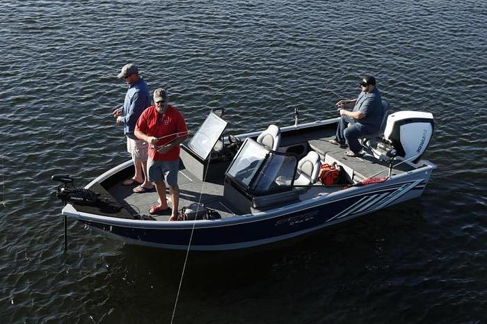 2026 Smoker Craft Adventurer 188 DC