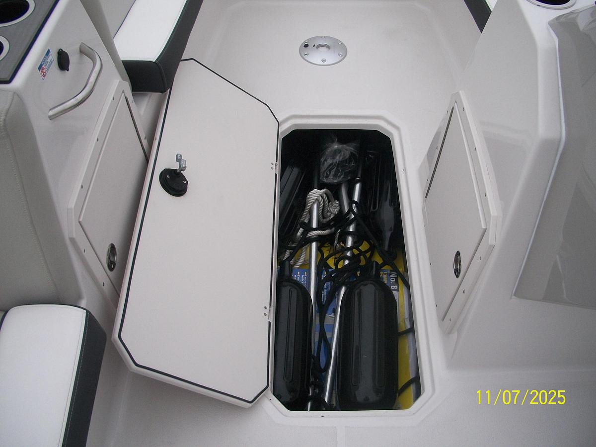 Used Starcraft SVX 211 OB Deckboat