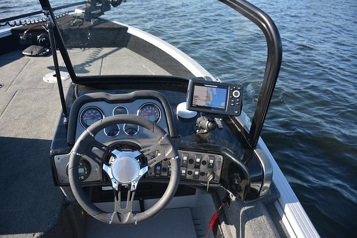 2026 Smoker Craft Adventurer 188 DC