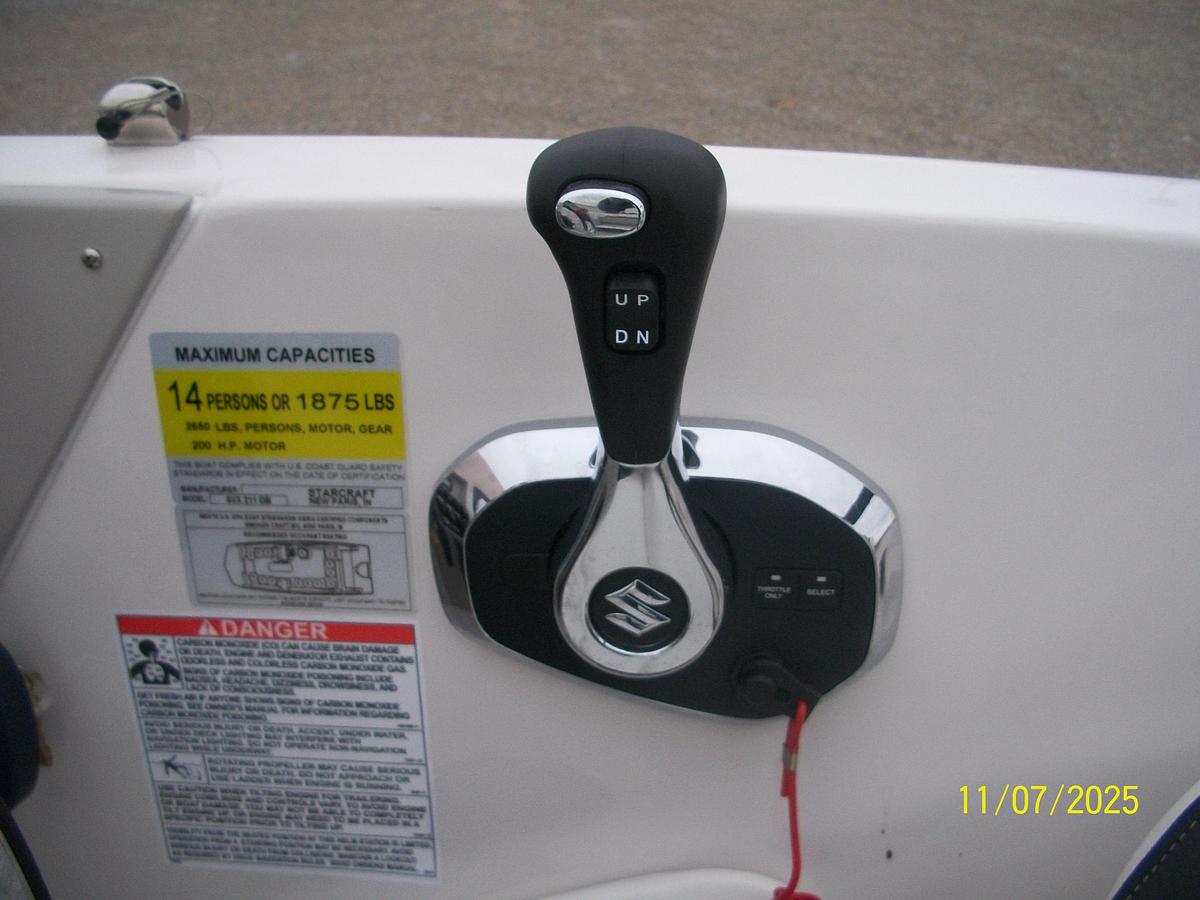 Used Starcraft SVX 211 OB Deckboat