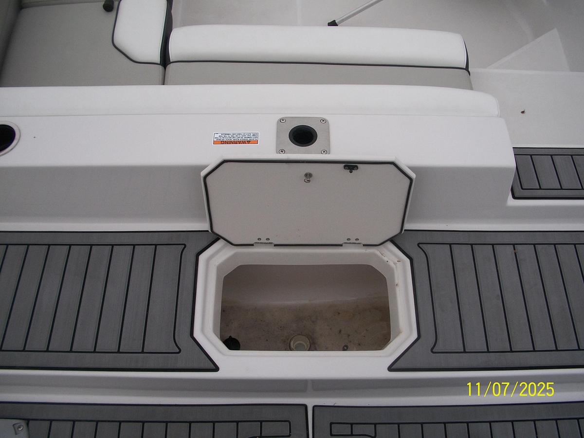 Used Starcraft SVX 211 OB Deckboat