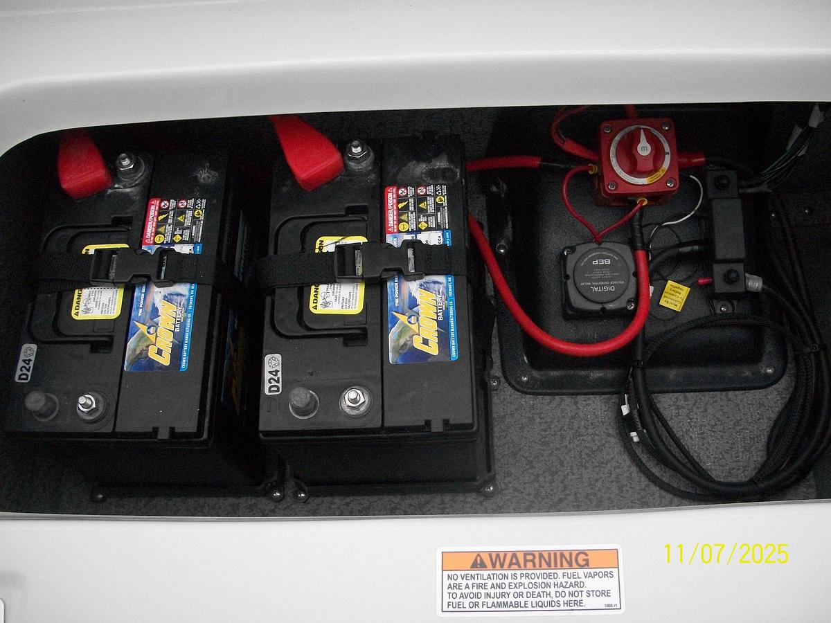 Used Starcraft SVX 211 OB Deckboat