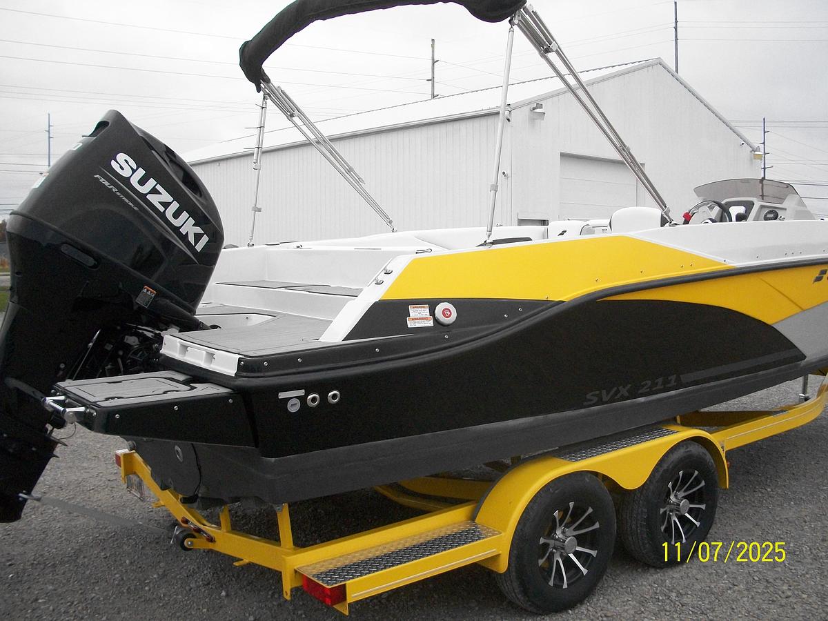 Used Starcraft SVX 211 OB Deckboat