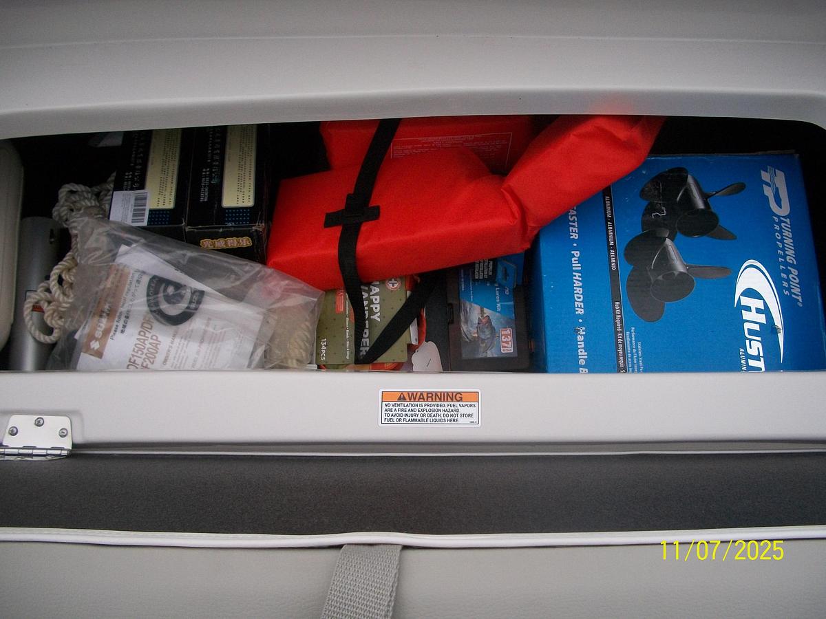 Used Starcraft SVX 211 OB Deckboat