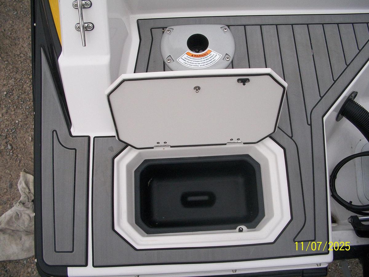 Used Starcraft SVX 211 OB Deckboat